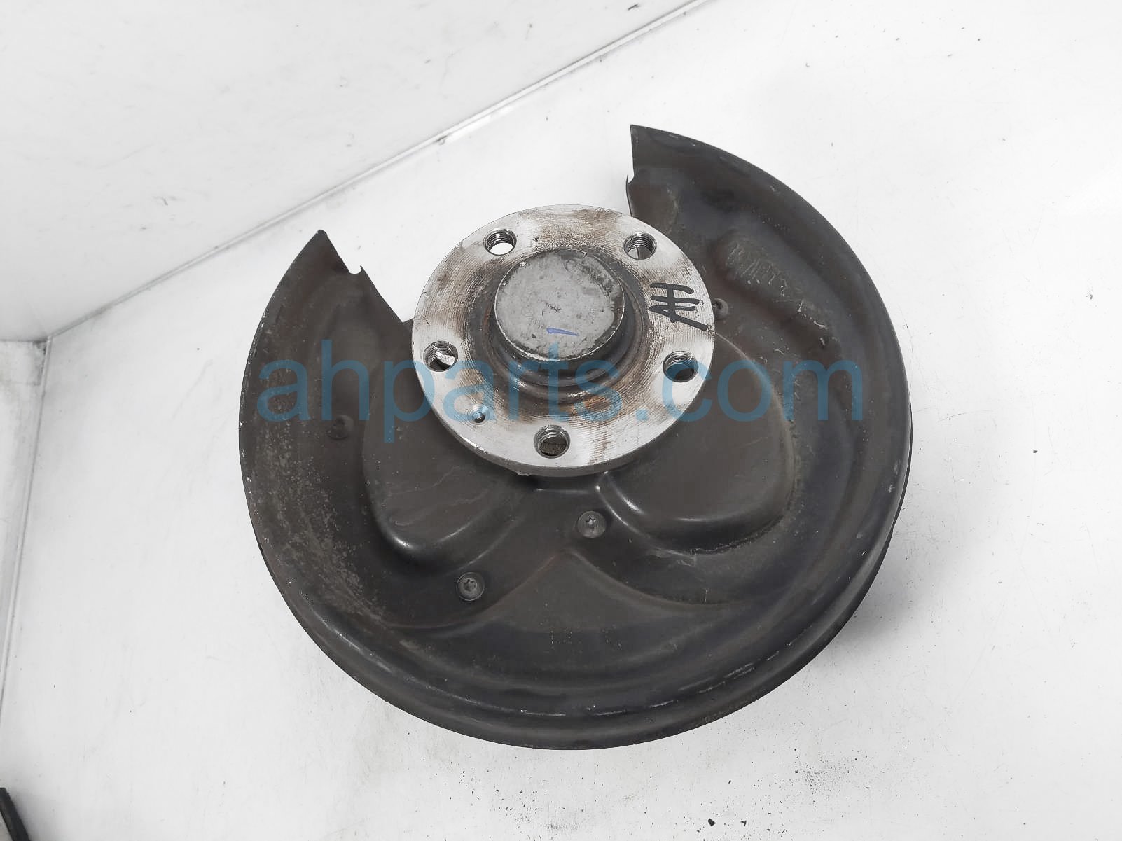 $90 Audi RR/LH SPINDLE KNUCKLE HUB $90 Audi RR/LH SPINDLE KNUCKLE HUB