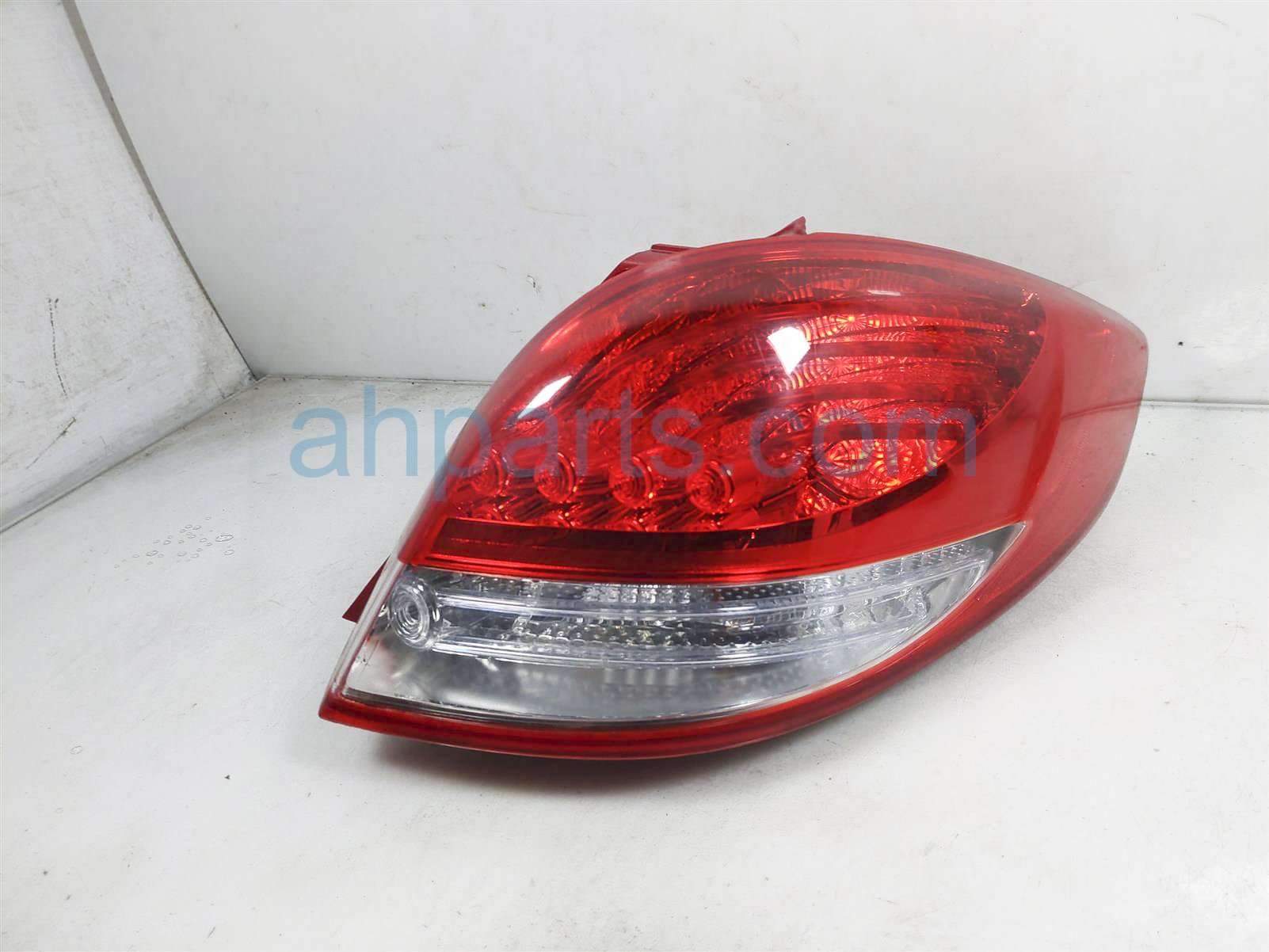 $75 Hyundai RH TAIL LIGHT / LAMP $75 Hyundai RH TAIL LIGHT / LAMP