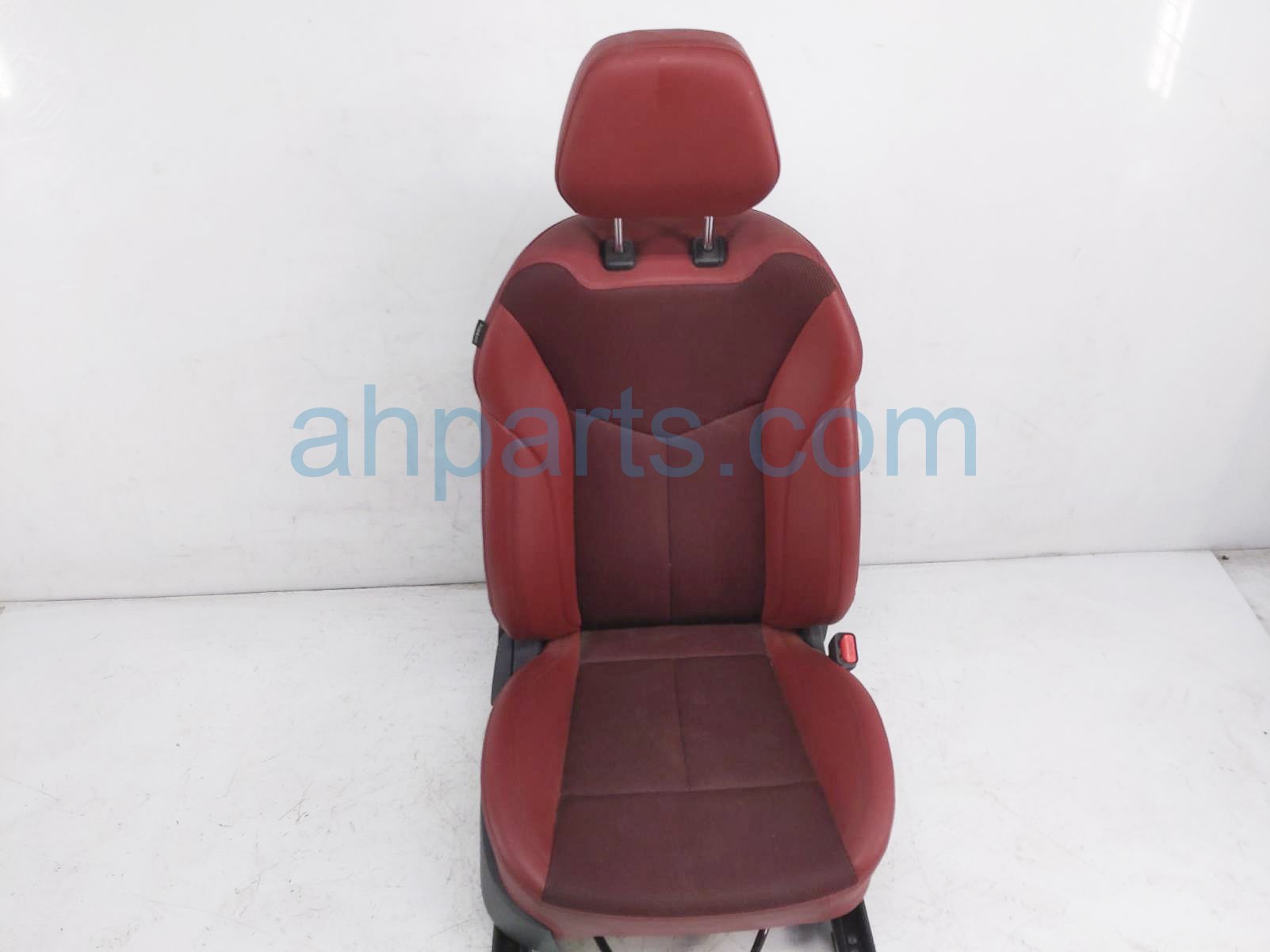 $199 Hyundai FR/RH SEAT - RED - W/ SEAT AIRBAG $199 Hyundai FR/RH SEAT - RED - W/ SEAT AIRBAG