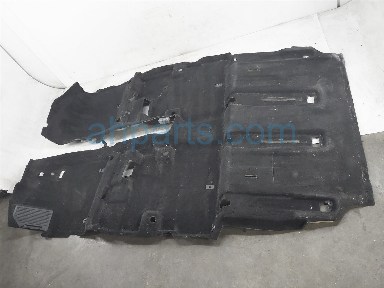 $200 Hyundai FLOOR CARPET - BLACK $200 Hyundai FLOOR CARPET - BLACK