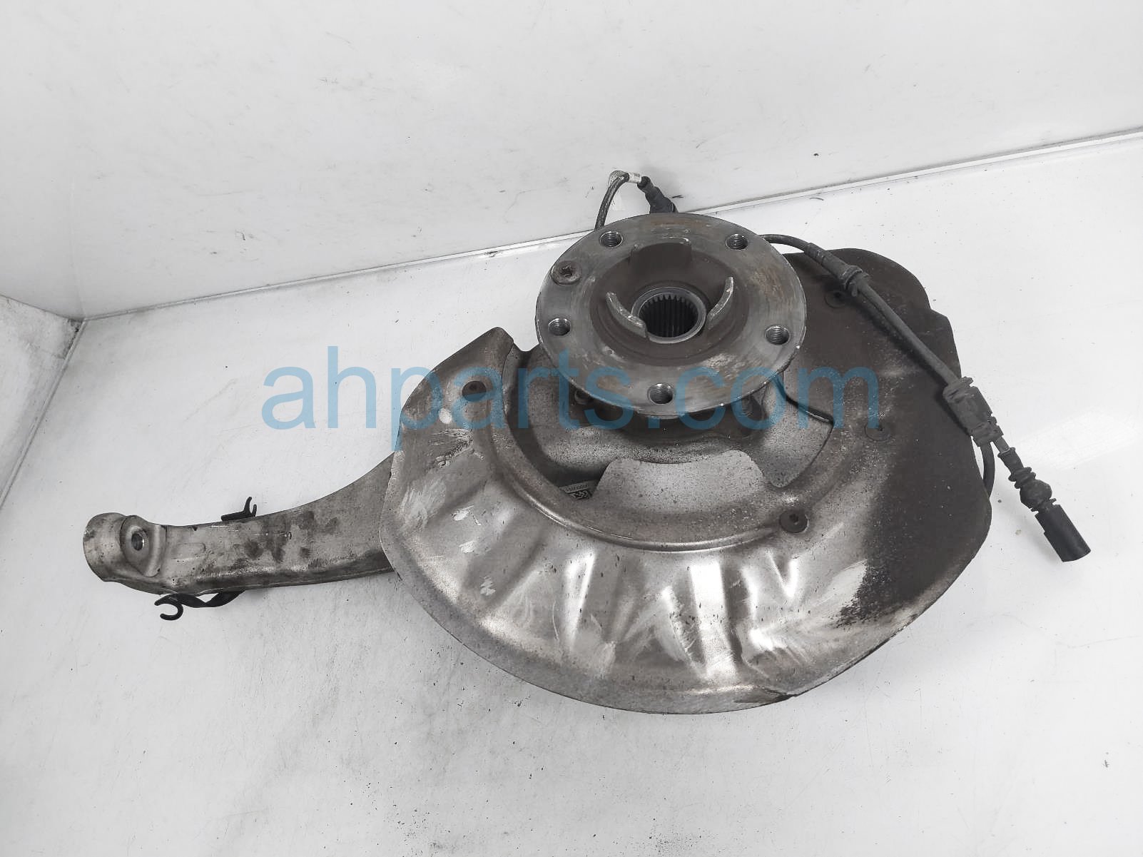 $149 Porsche FR/RH SPINDLE KNUCKLE HUB