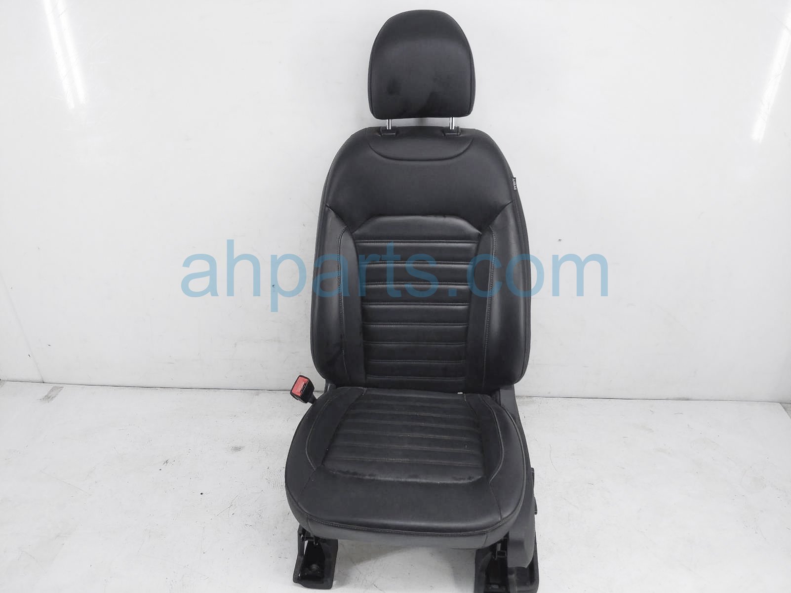 $119 Ford FR/LH SEAT - BLACK - W/ AIRBAG