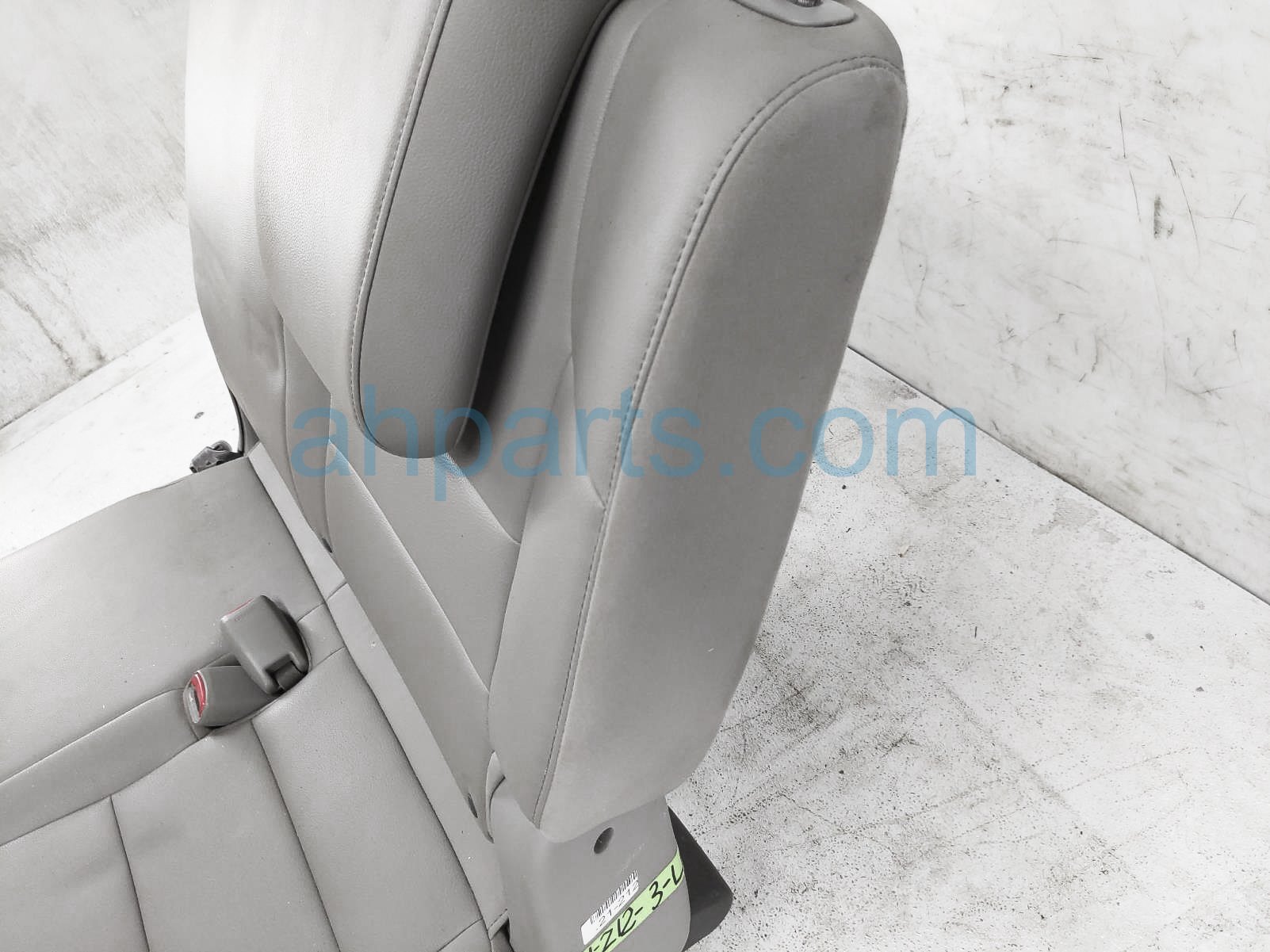 $125 Honda 3RD ROW LH SEAT - GREY LEATHER $125 Honda 3RD ROW LH SEAT - GREY LEATHER