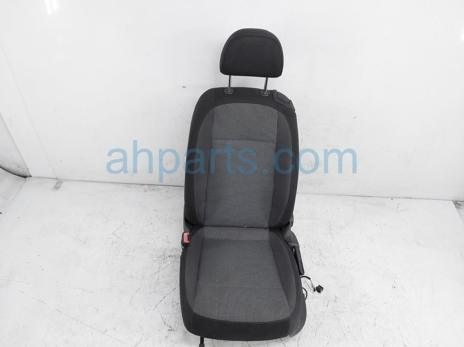 $199 Volkswagen FR/LH SEAT - BLACK - W/ AIRBAG $199 Volkswagen FR/LH SEAT - BLACK - W/ AIRBAG