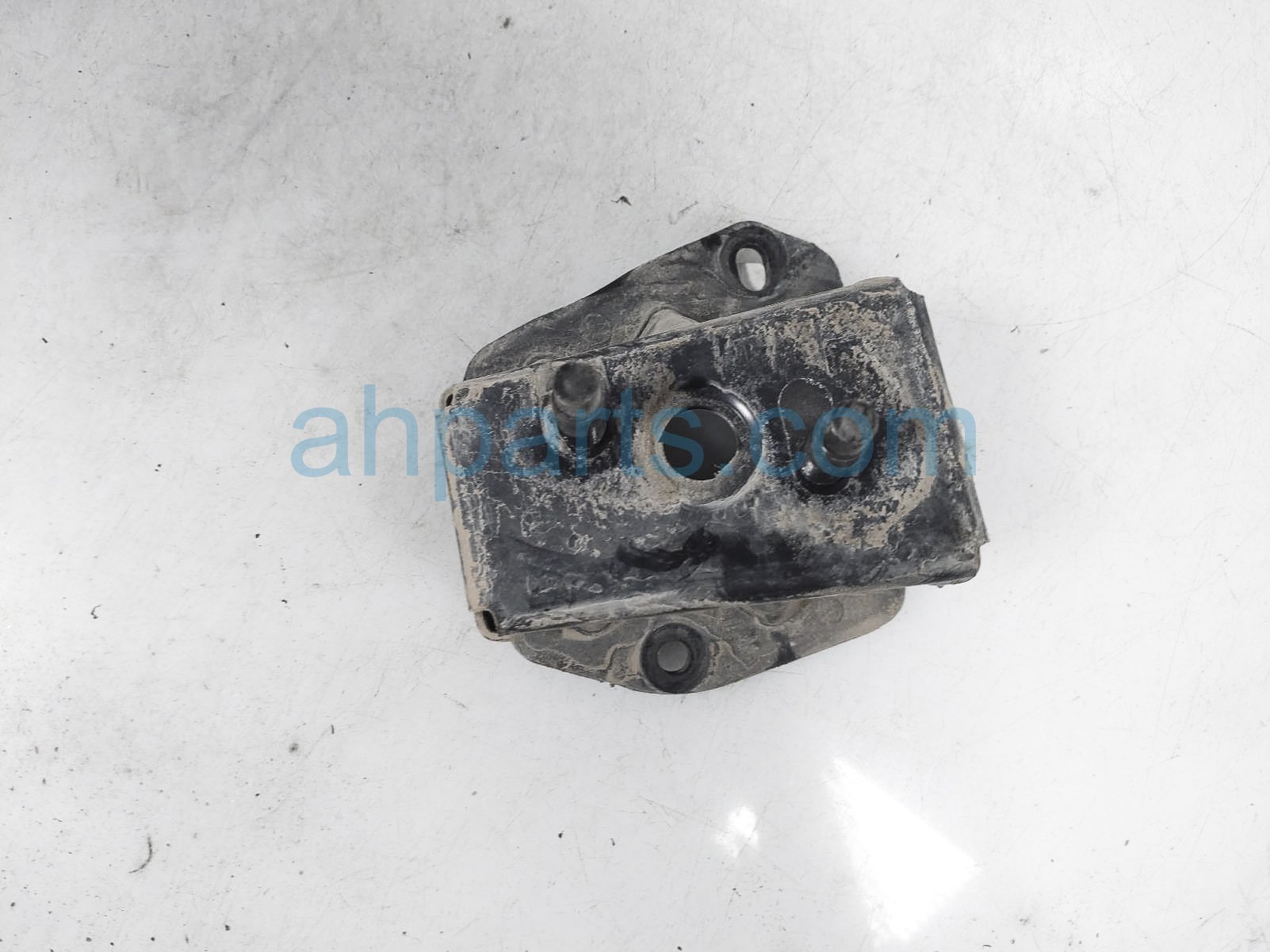 $19 Toyota RR/LH BUMPER MOUNT EXTENSION BRACKET $19 Toyota RR/LH BUMPER MOUNT EXTENSION BRACKET