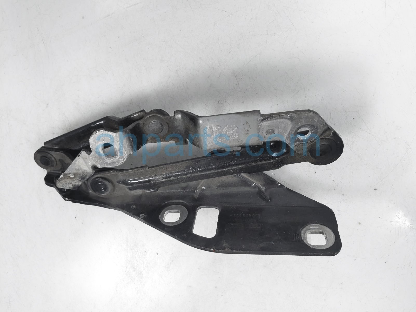 $25 Audi FR/RH HOOD HINGE ASSY $25 Audi FR/RH HOOD HINGE ASSY
