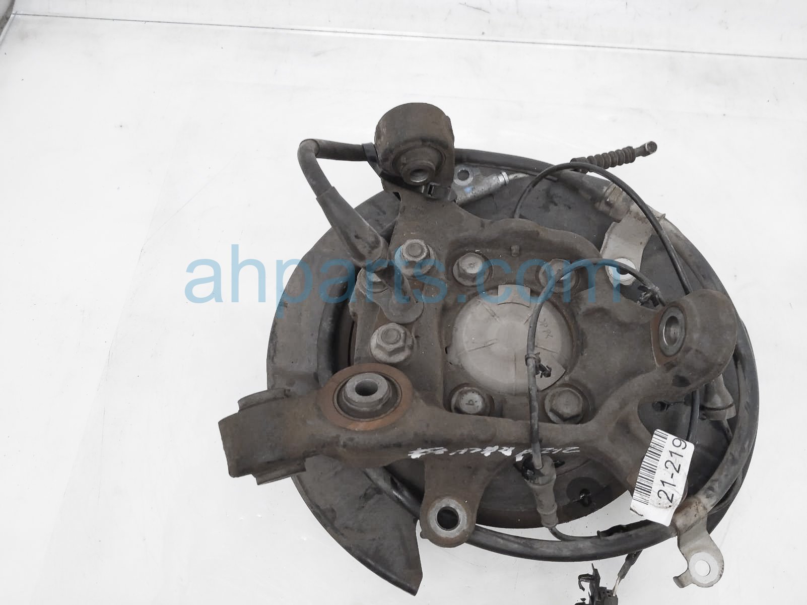 $90 Nissan RR/LH SPINDLE KNUCKLE HUB $90 Nissan RR/LH SPINDLE KNUCKLE HUB