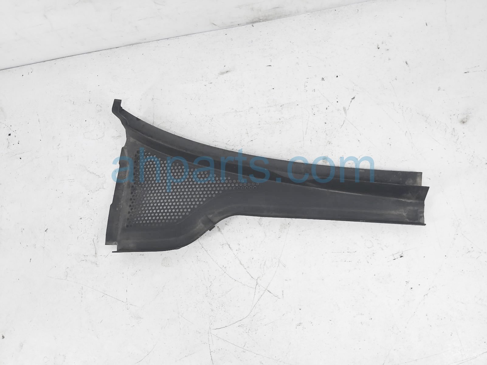 $25 Volkswagen RH WINDSHIELD COWL ASSY $25 Volkswagen RH WINDSHIELD COWL ASSY