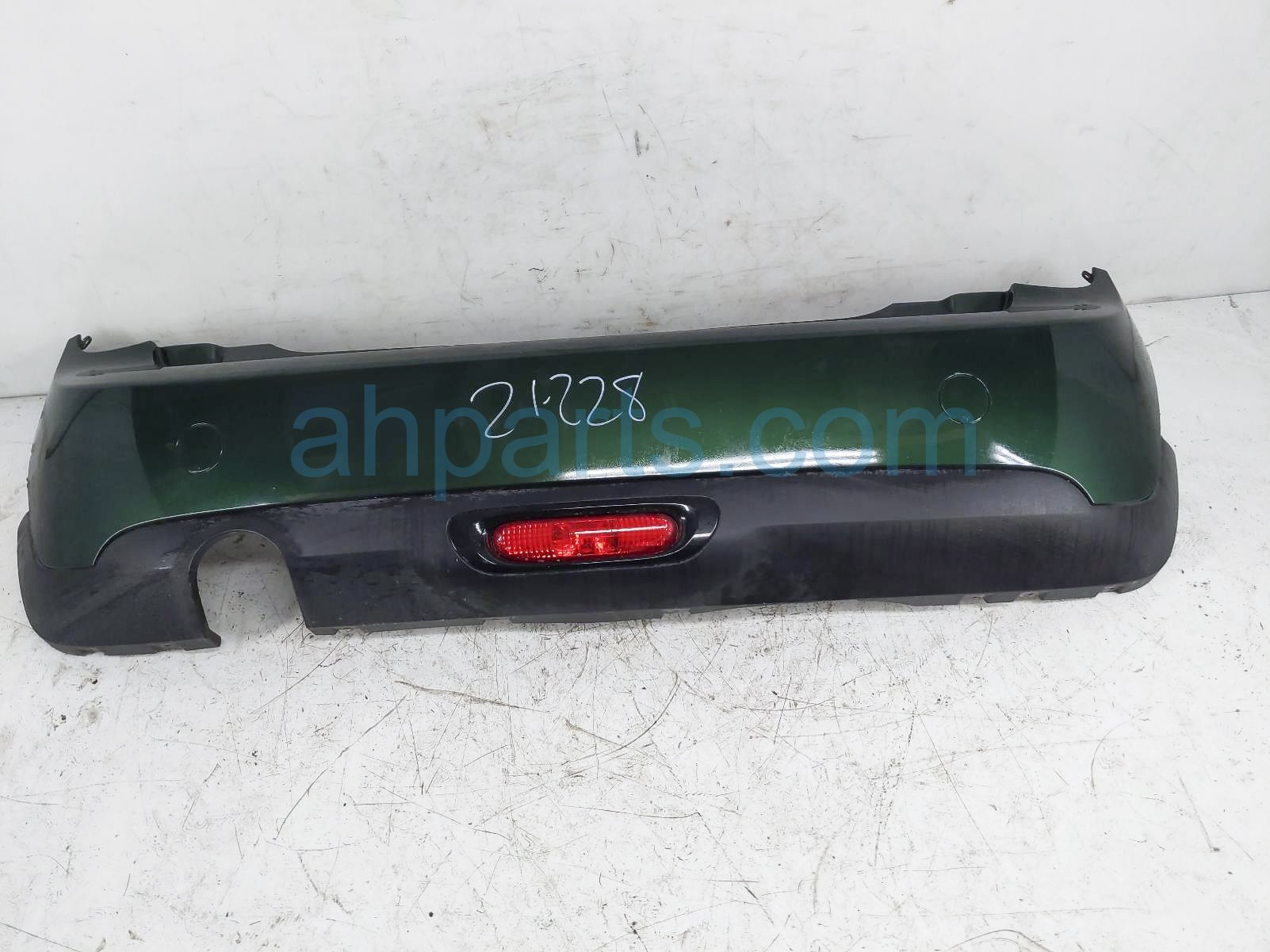 $219 BMW REAR BUMPER COVER - GREEN - SCUFS $219 BMW REAR BUMPER COVER - GREEN - SCUFS