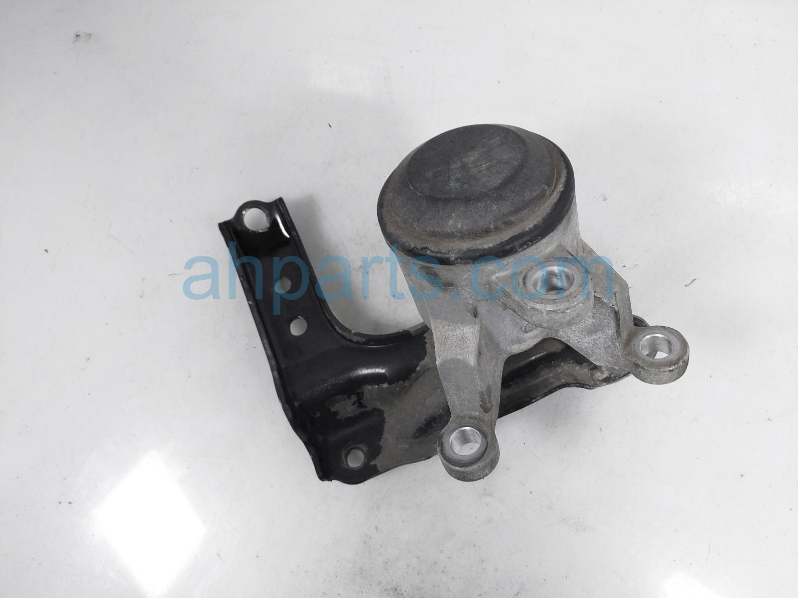 $25 Nissan RH ENGINE MOUNT- SV - 3.5L $25 Nissan RH ENGINE MOUNT- SV - 3.5L