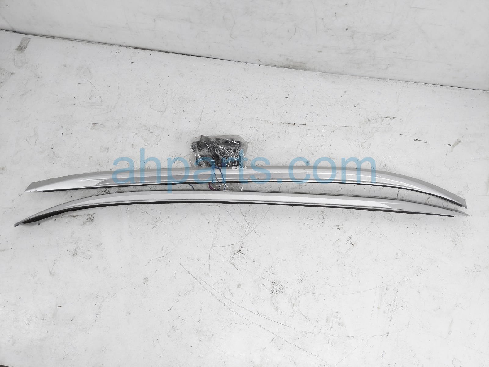 $199 Nissan LH + RH ROOF RACK ASSY $199 Nissan LH + RH ROOF RACK ASSY