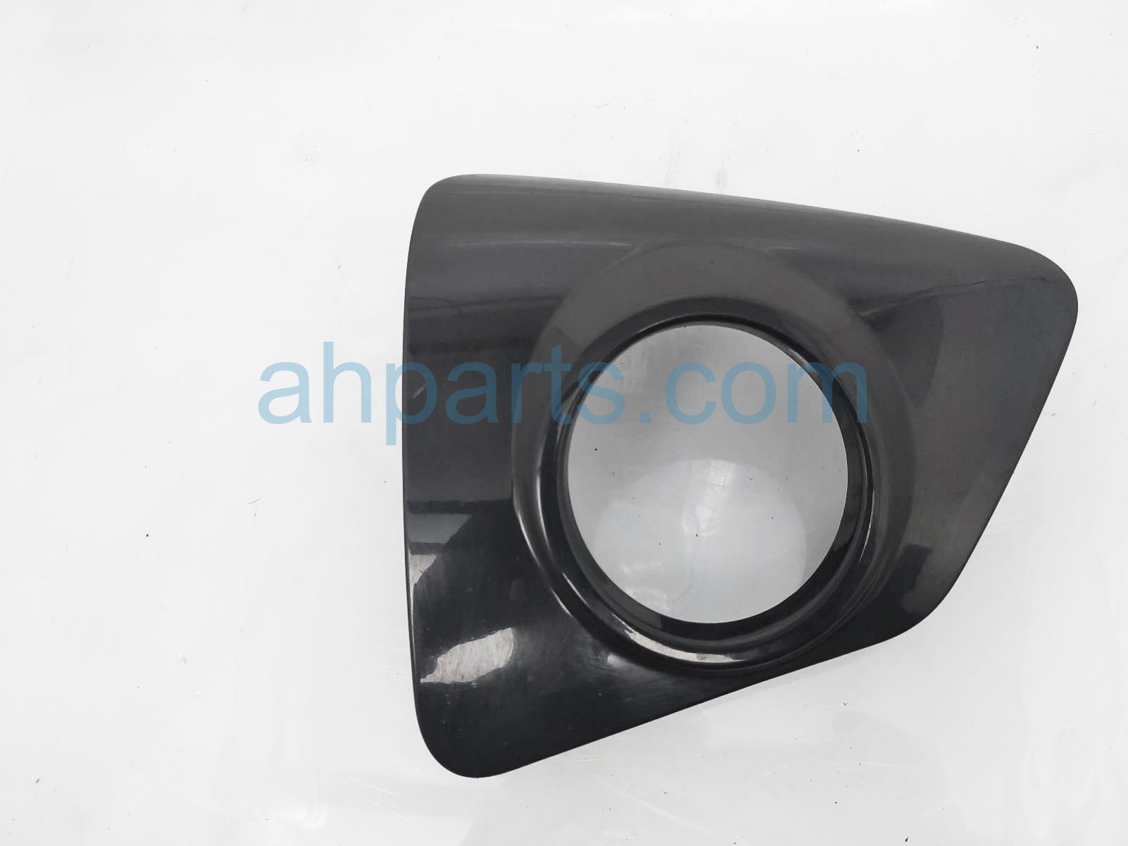 $20 Toyota RH FOG LIGHT COVER BEZEL - BLACK