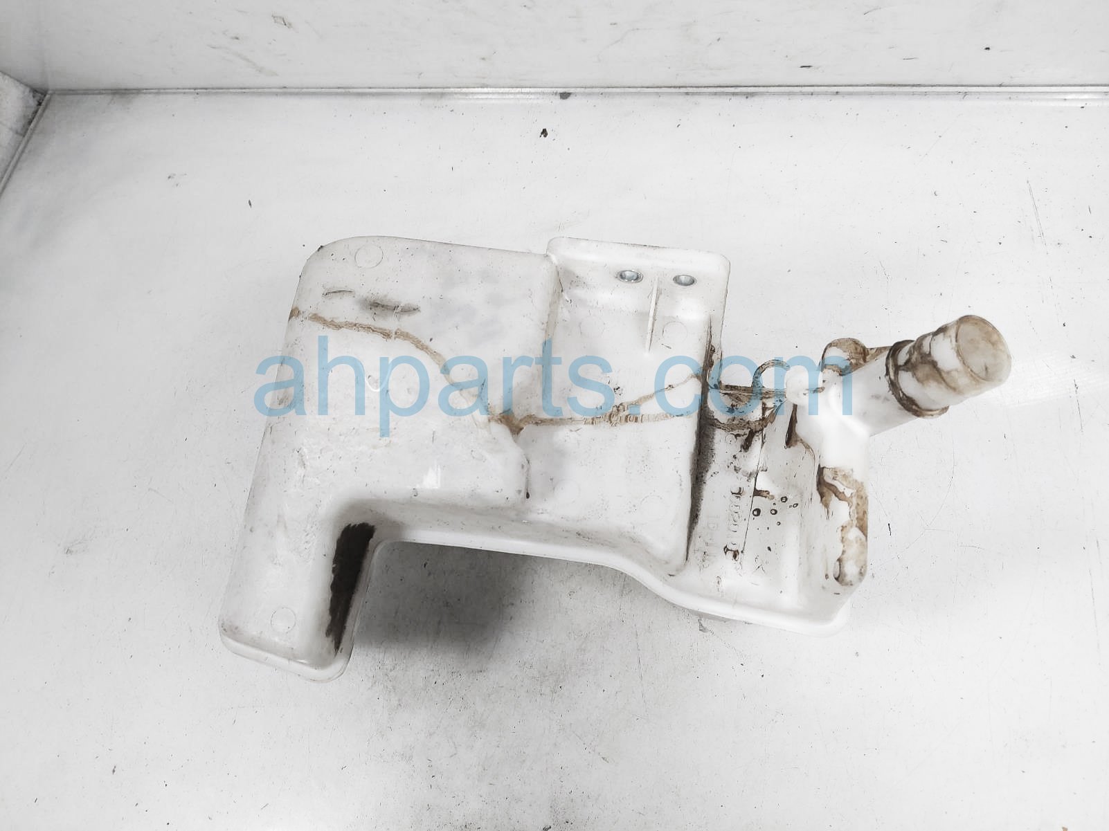 $50 Volkswagen WINDSHIELD WASHER RESERVOIR TANK* $50 Volkswagen WINDSHIELD WASHER RESERVOIR TANK*