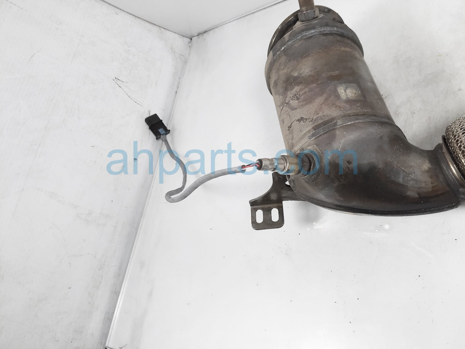 $25 BMW LOWER CONVERTER OXYGEN SENSOR $25 BMW LOWER CONVERTER OXYGEN SENSOR