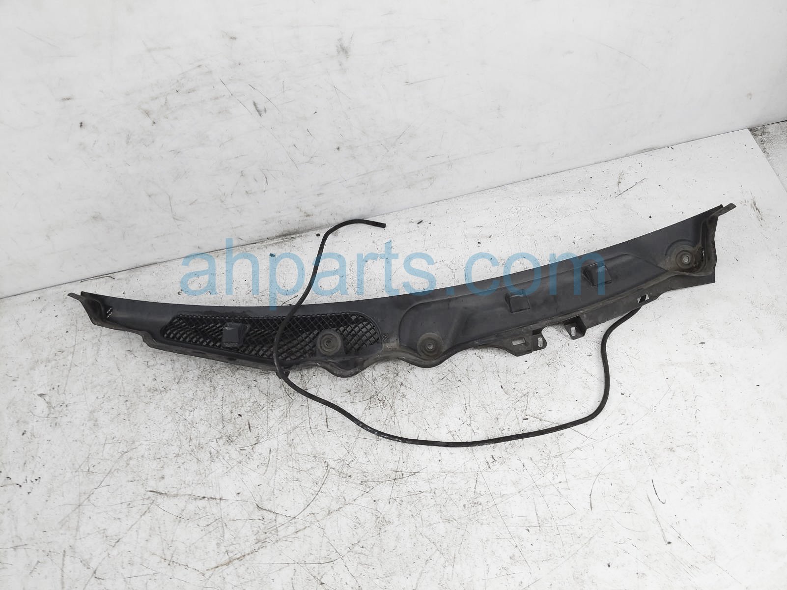 $50 Mercedes WINDSHIELD COWL ASSY