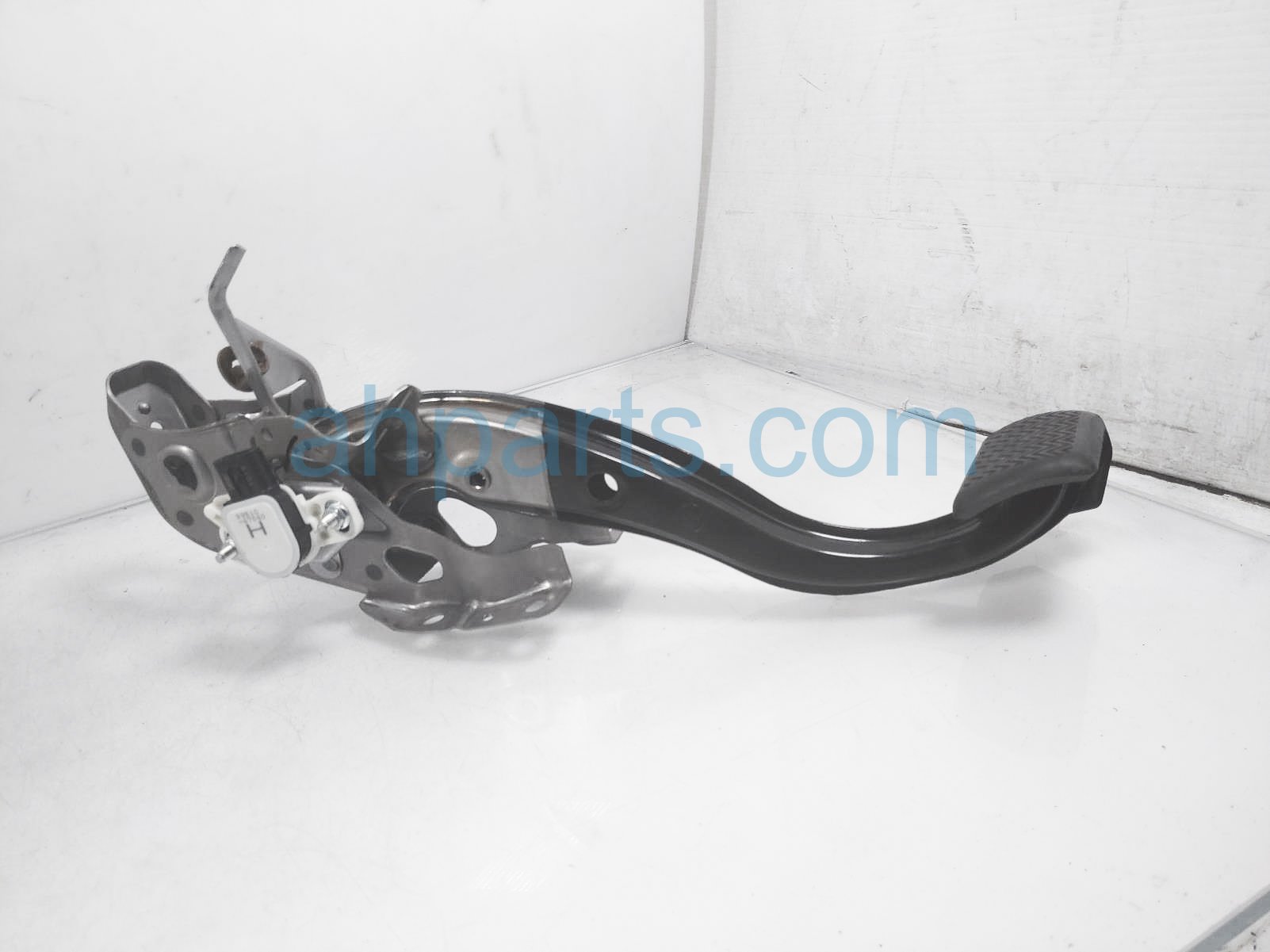 $30 Toyota BRAKE PEDAL ASSY $30 Toyota BRAKE PEDAL ASSY