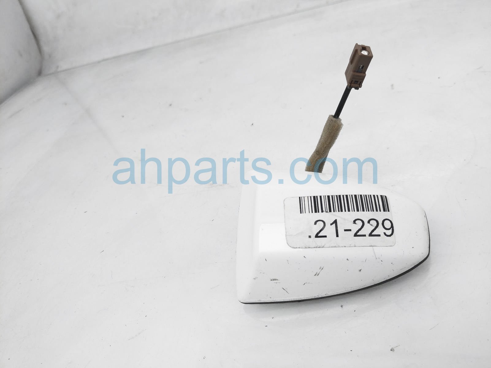 2011 Nissan Frontier Roof Antenna Assy White 28228 EA10A Replacement 2011 Nissan Frontier Roof Antenna Assy White 28228 EA10A Replacement thumbnail