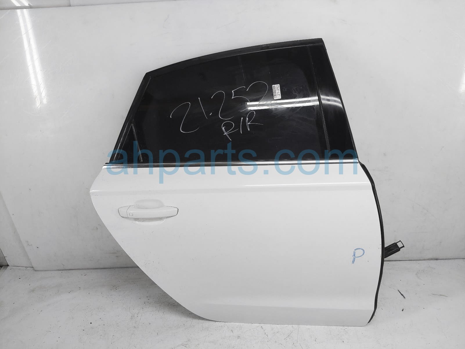 $469 Audi RR/RH DOOR - WHITE - NO INSIDE TRIM $469 Audi RR/RH DOOR - WHITE - NO INSIDE TRIM