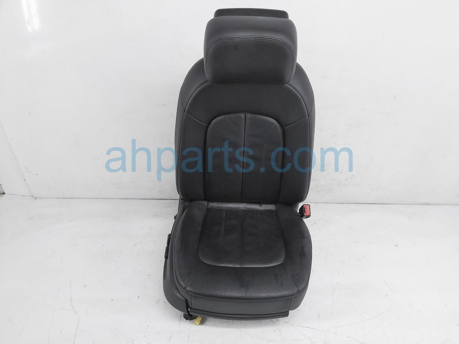 $195 Audi FR/RH SEAT - BLACK - W/ AIRBAG