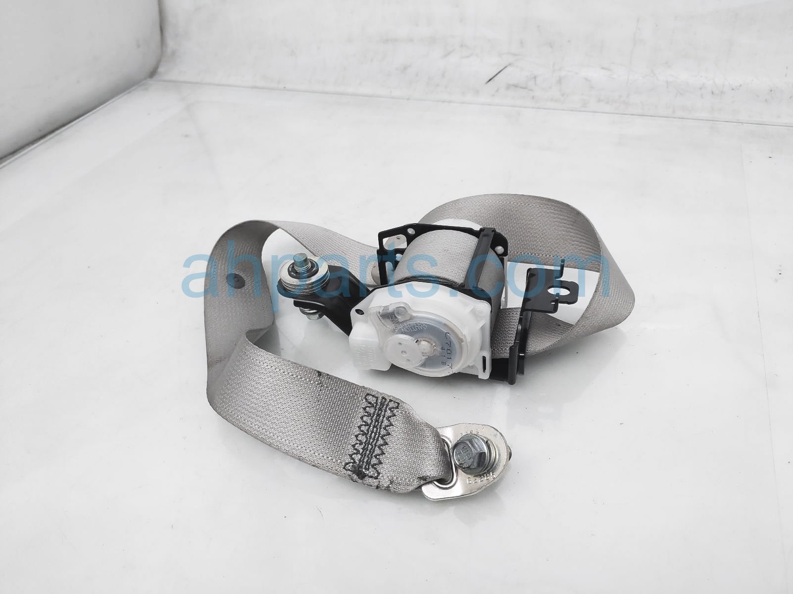 $19 Acura 2ND ROW MID SEAT BELT - GRAY $19 Acura 2ND ROW MID SEAT BELT - GRAY