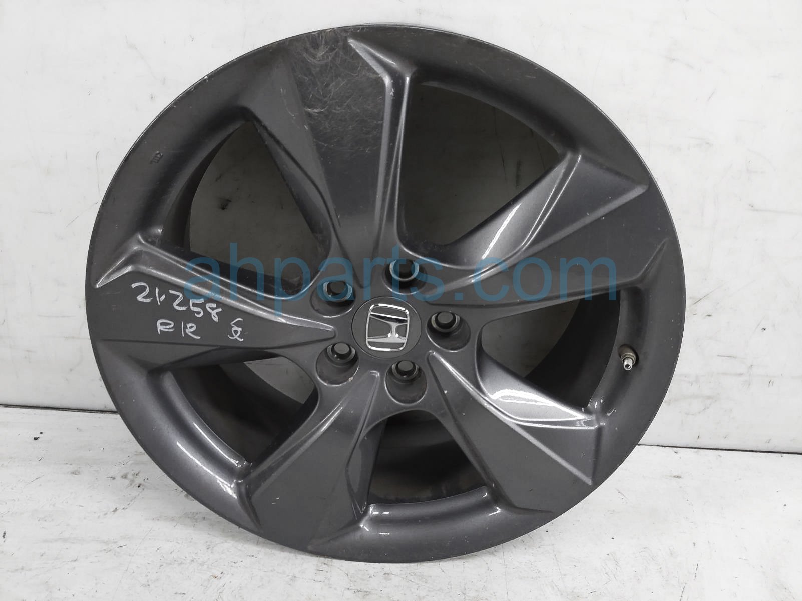 $199 Honda RR/RH WHEEL / RIM - LOTS OF SCRATCHE $199 Honda RR/RH WHEEL / RIM - LOTS OF SCRATCHE