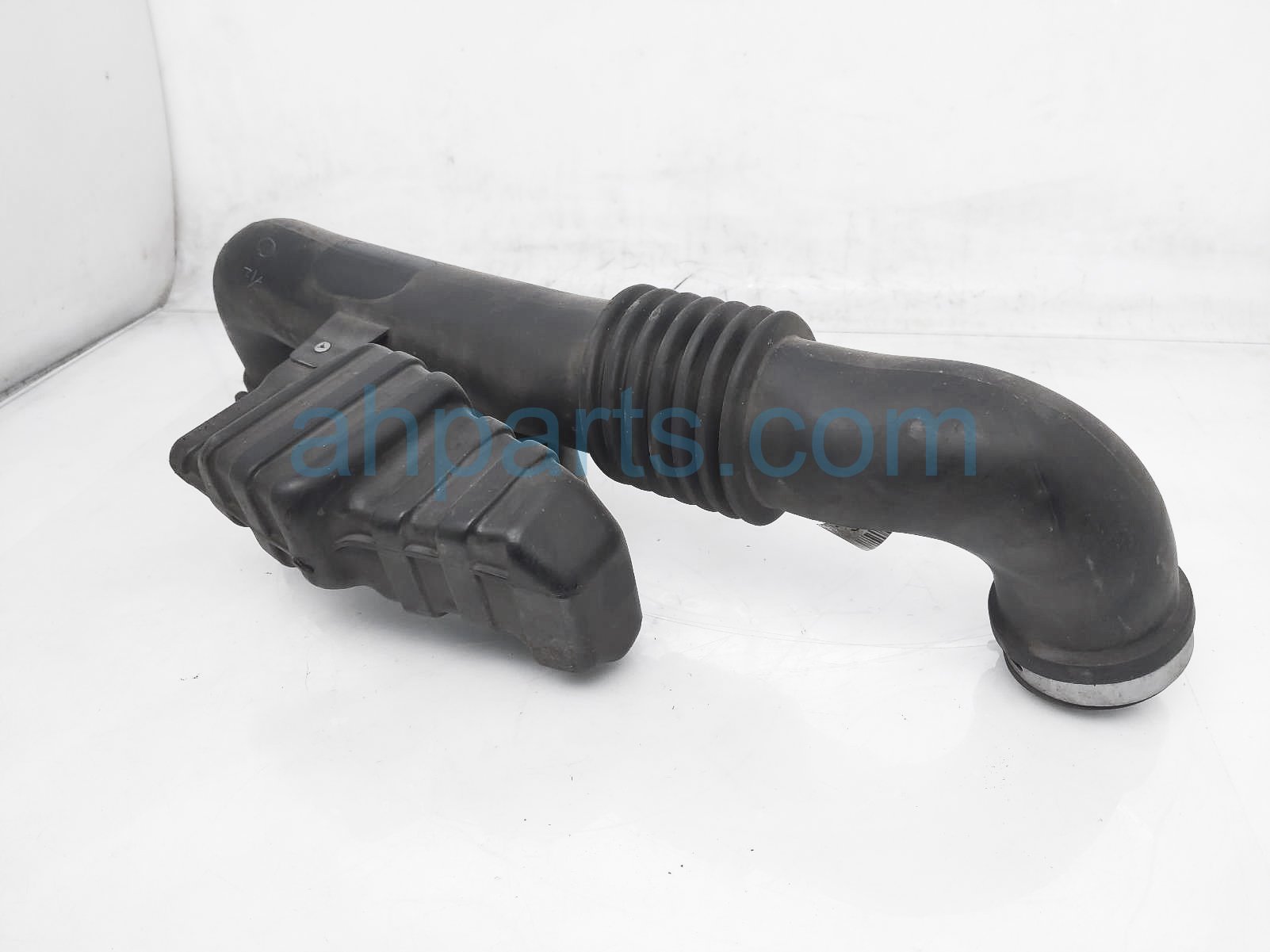 $20 Mazda AIR INTAKE PIPE DUCT - 1.8L SE $20 Mazda AIR INTAKE PIPE DUCT - 1.8L SE