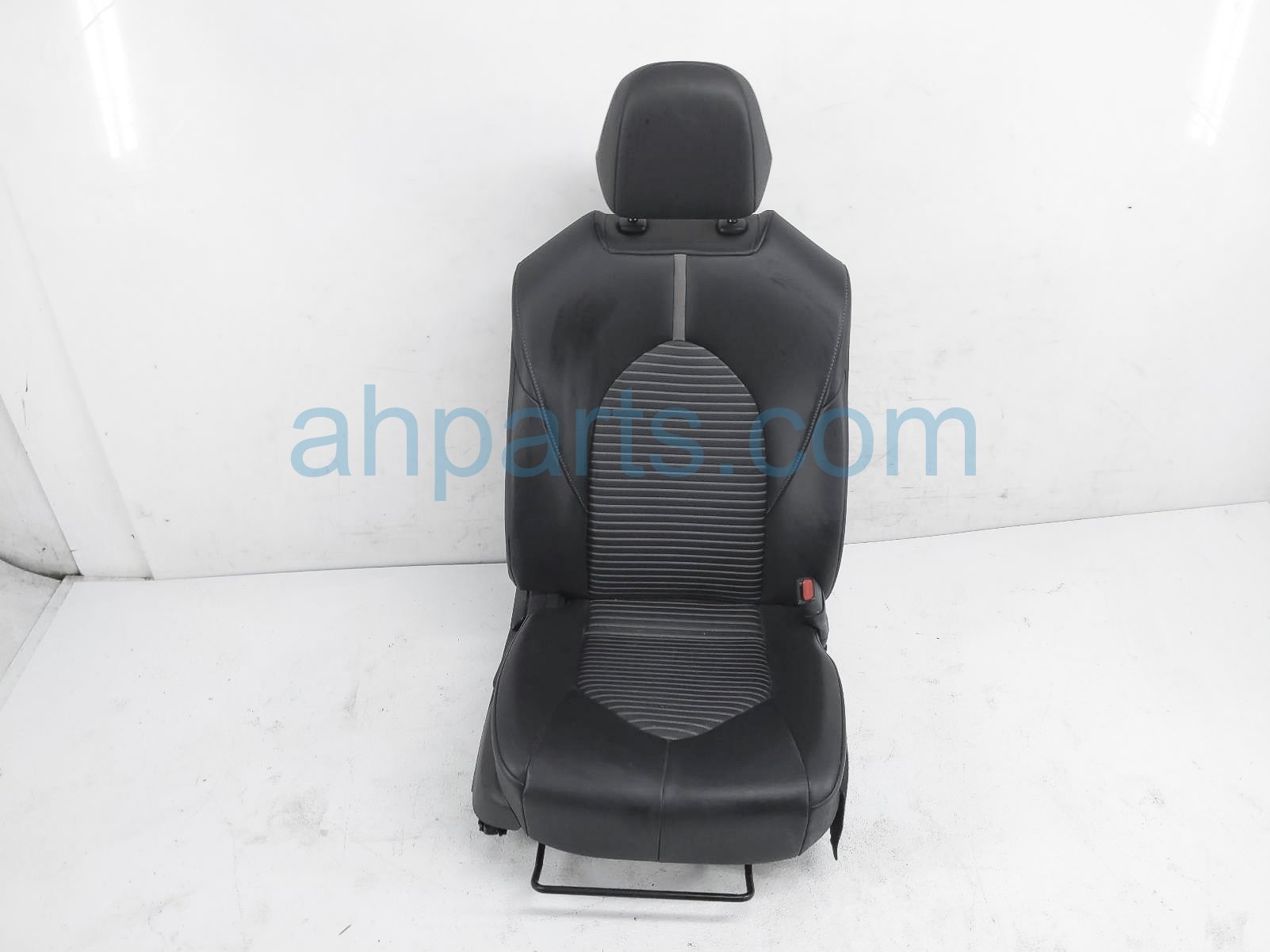 $145 Toyota FR/RH SEAT - BLACK - W/ AIRBAG $145 Toyota FR/RH SEAT - BLACK - W/ AIRBAG