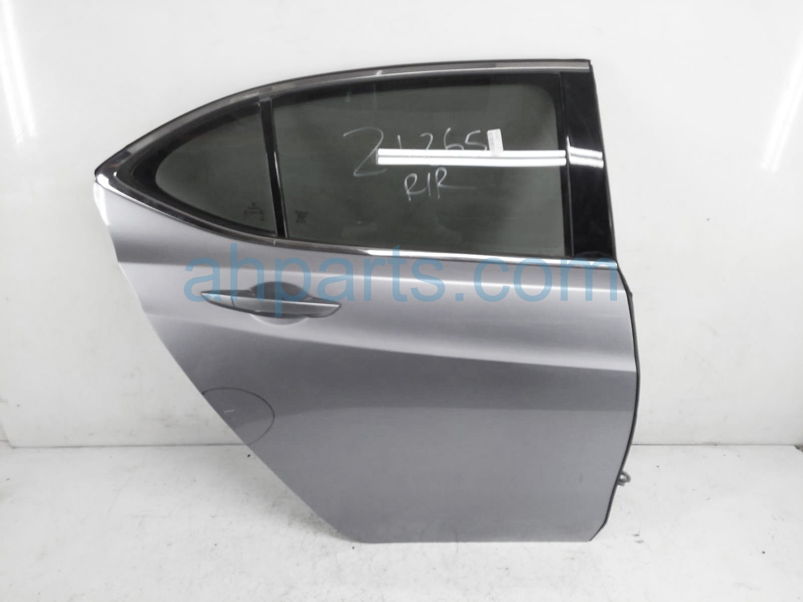 $399 Acura RR/RH DOOR - SILVER - NO INSIDE TRIM $399 Acura RR/RH DOOR - SILVER - NO INSIDE TRIM