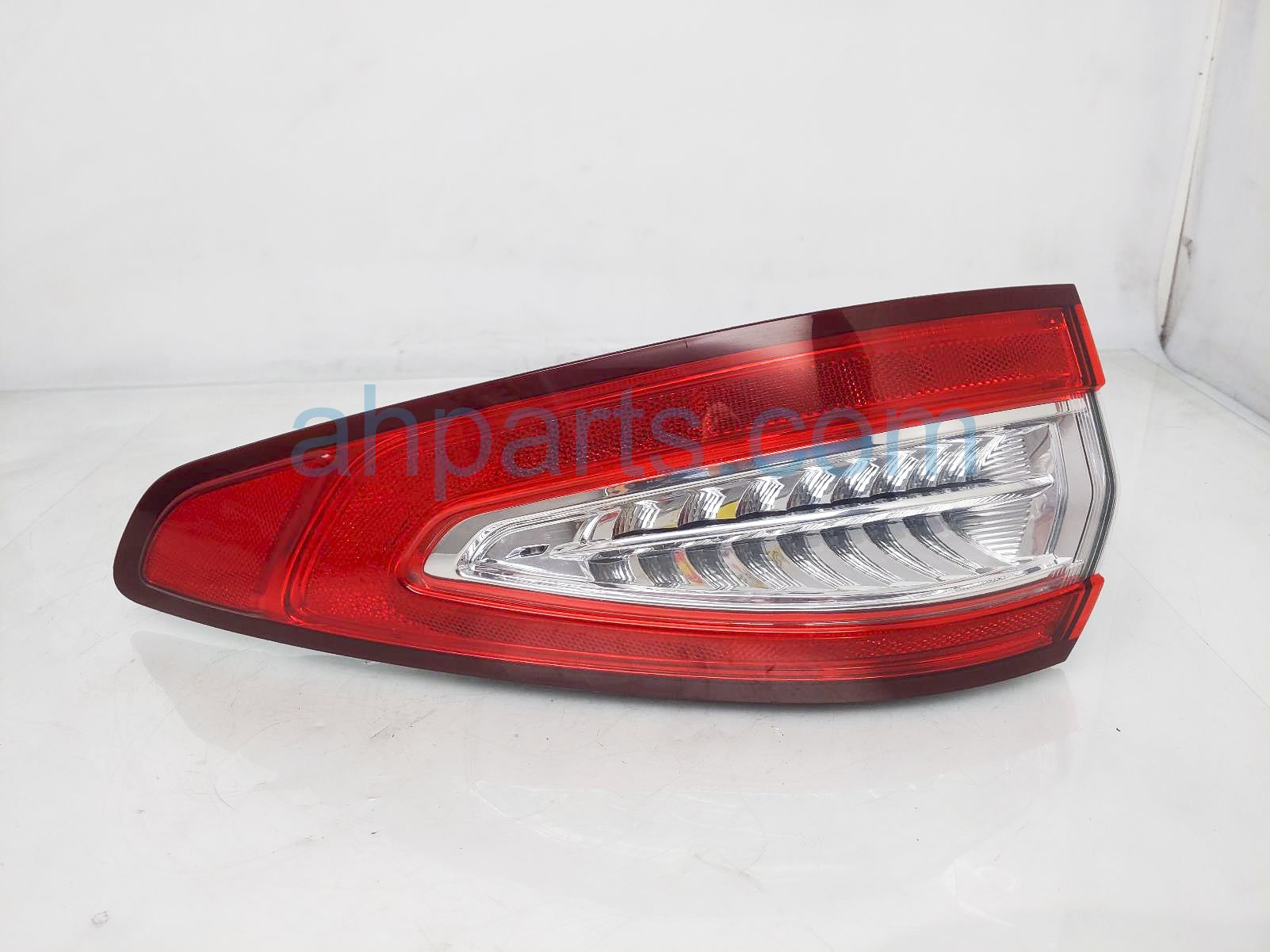 $70 Ford RH TAIL LAMP (ON BODY)