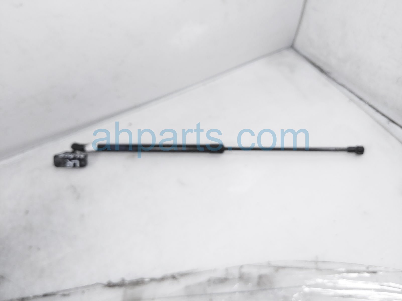 $25 Nissan LH TAIL GATE STRUT / LIFT CYLINDER $25 Nissan LH TAIL GATE STRUT / LIFT CYLINDER