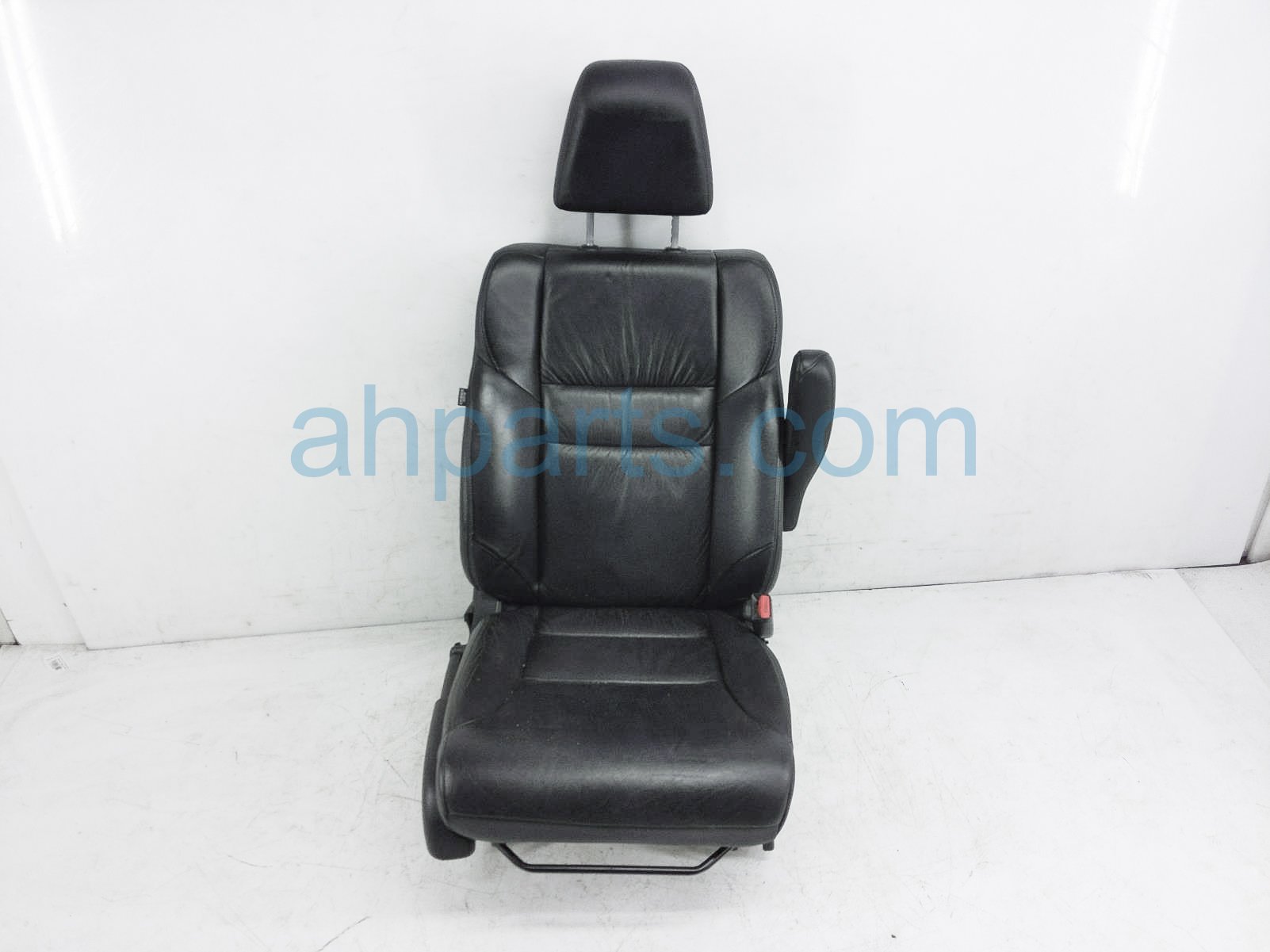 $75 Honda FR/RH SEAT - BLACK - W/O AIRBAG* $75 Honda FR/RH SEAT - BLACK - W/O AIRBAG*