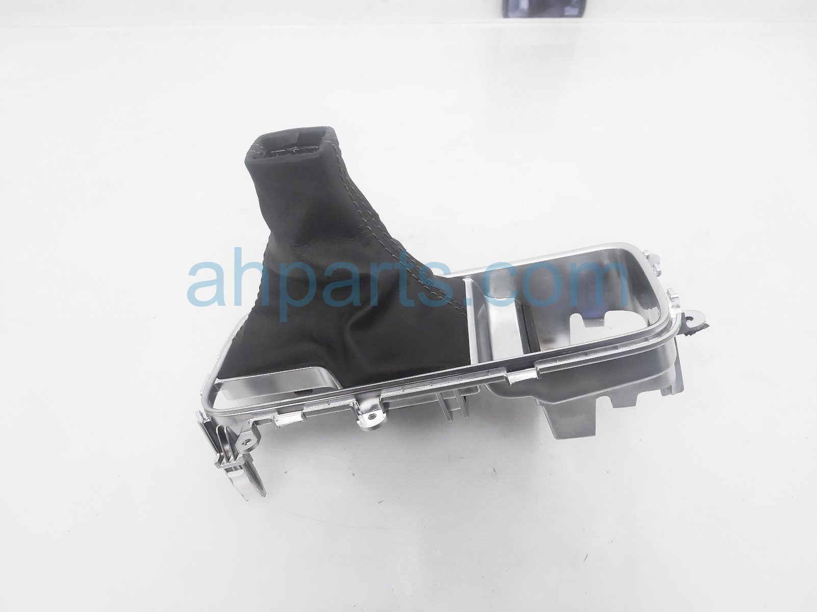 $40 Kia SHIFTER BOOT W/ TRIM BEZEL ASSY $40 Kia SHIFTER BOOT W/ TRIM BEZEL ASSY
