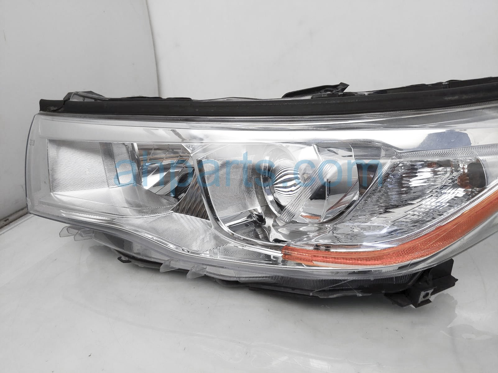 2014 Toyota Highlander Headlight Driver Headlamp / Light - Broken