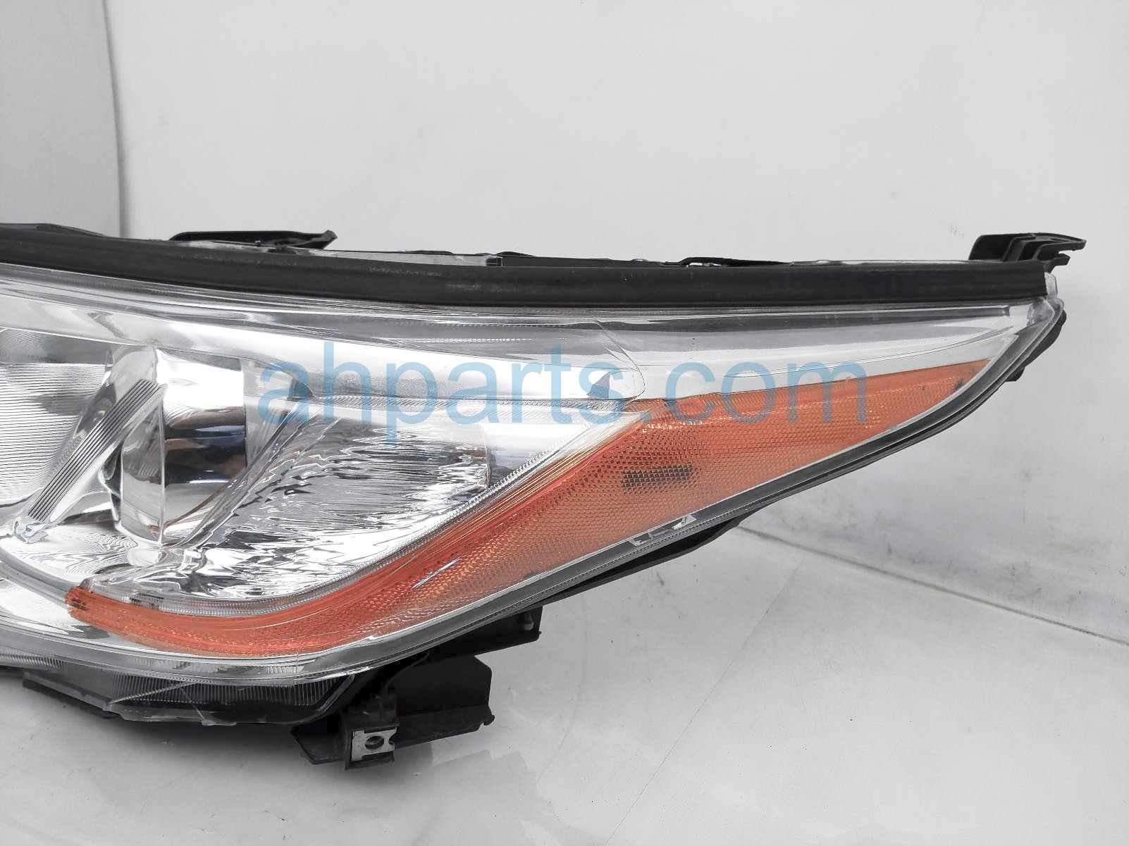 2014 Toyota Highlander Headlight Driver Headlamp / Light - Broken