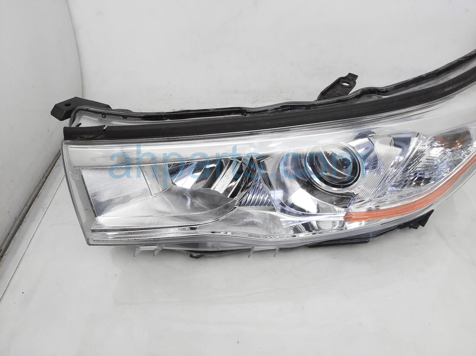 2014 Toyota Highlander Headlight Driver Headlamp / Light - Broken