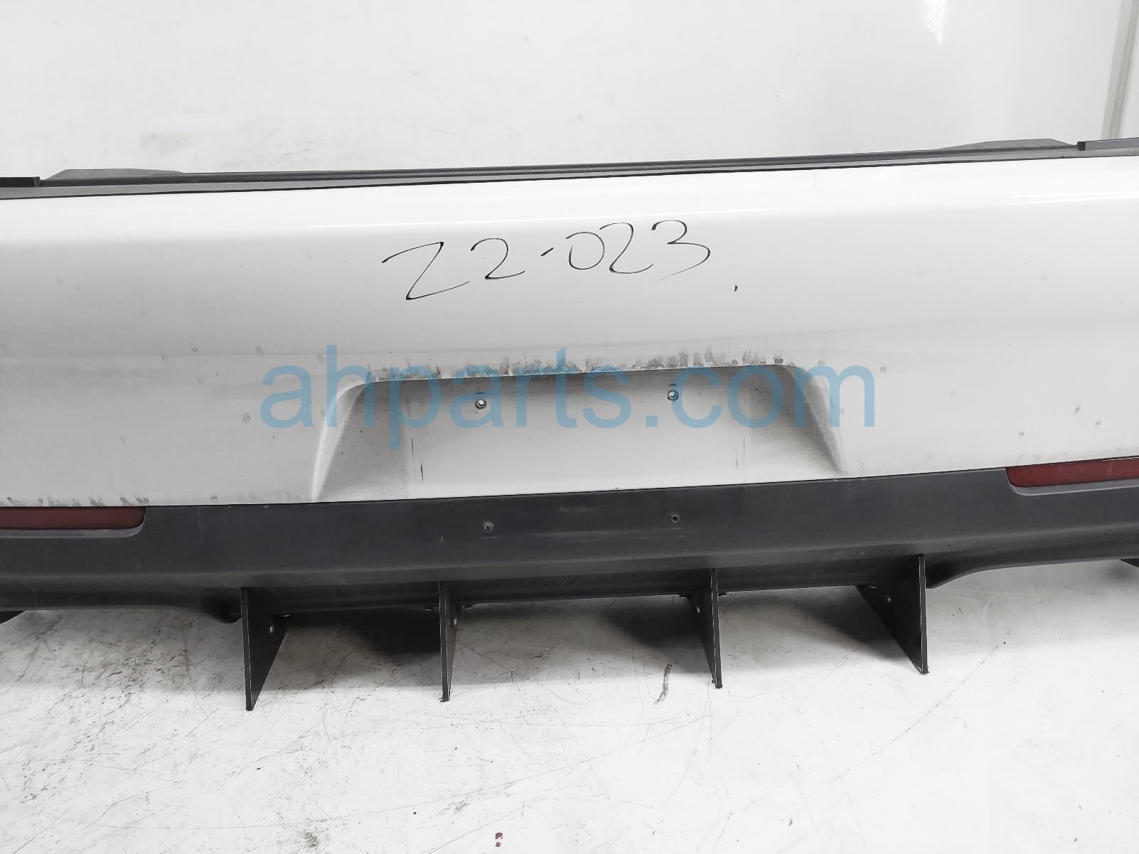 Sold 2016 Dodge Challenger Rear Bumper Cover - White - Diffuser 68259761AC