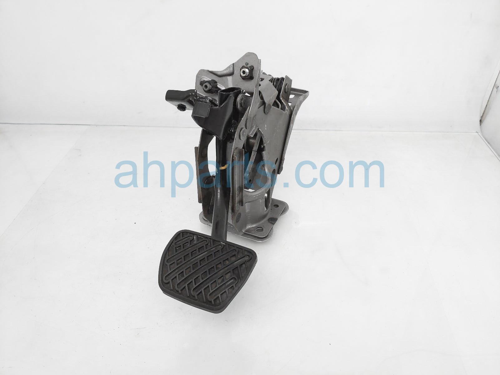 $30 Infiniti BRAKE PEDAL ASSY $30 Infiniti BRAKE PEDAL ASSY