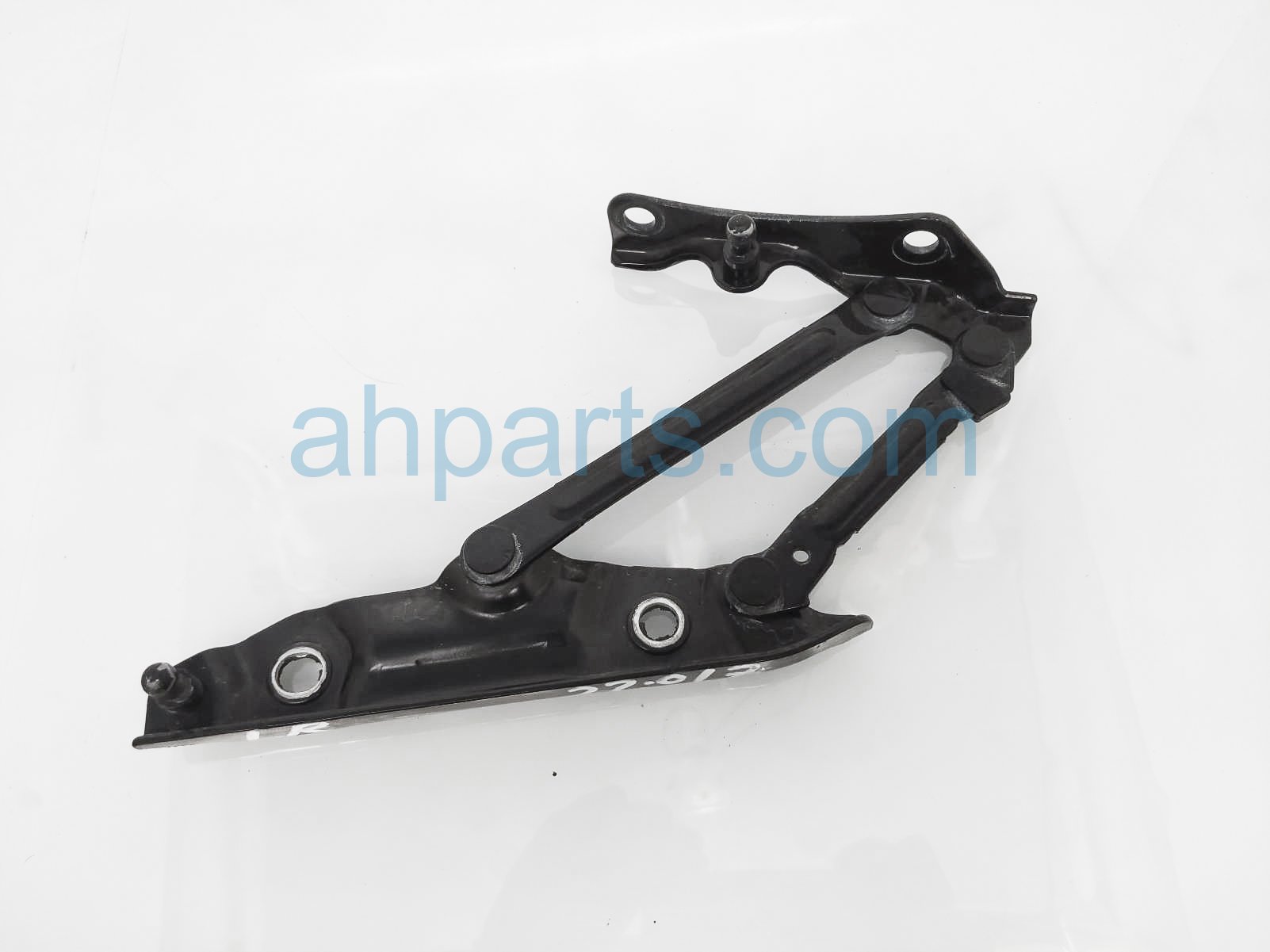 $20 Infiniti RR/LH TRUNK HINGE - BLACK $20 Infiniti RR/LH TRUNK HINGE - BLACK