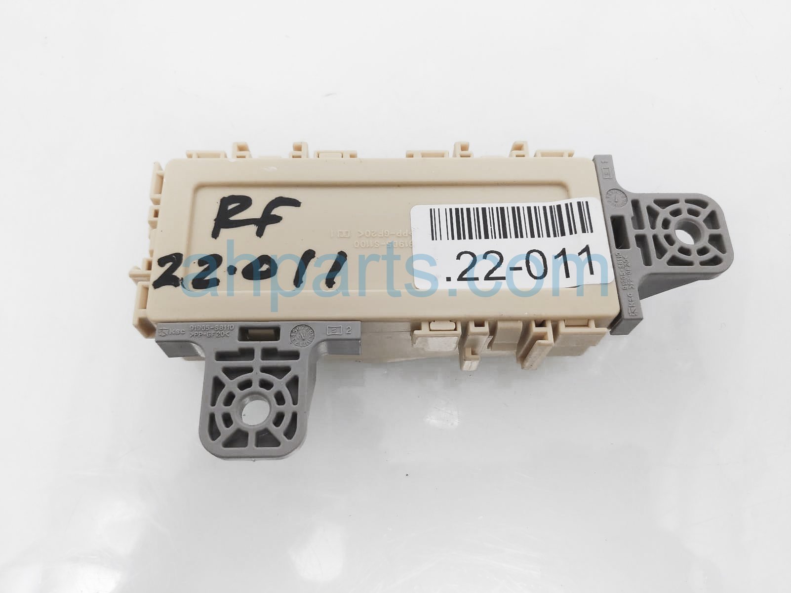 $25 Kia RH FUSE AND RELAY BOX $25 Kia RH FUSE AND RELAY BOX