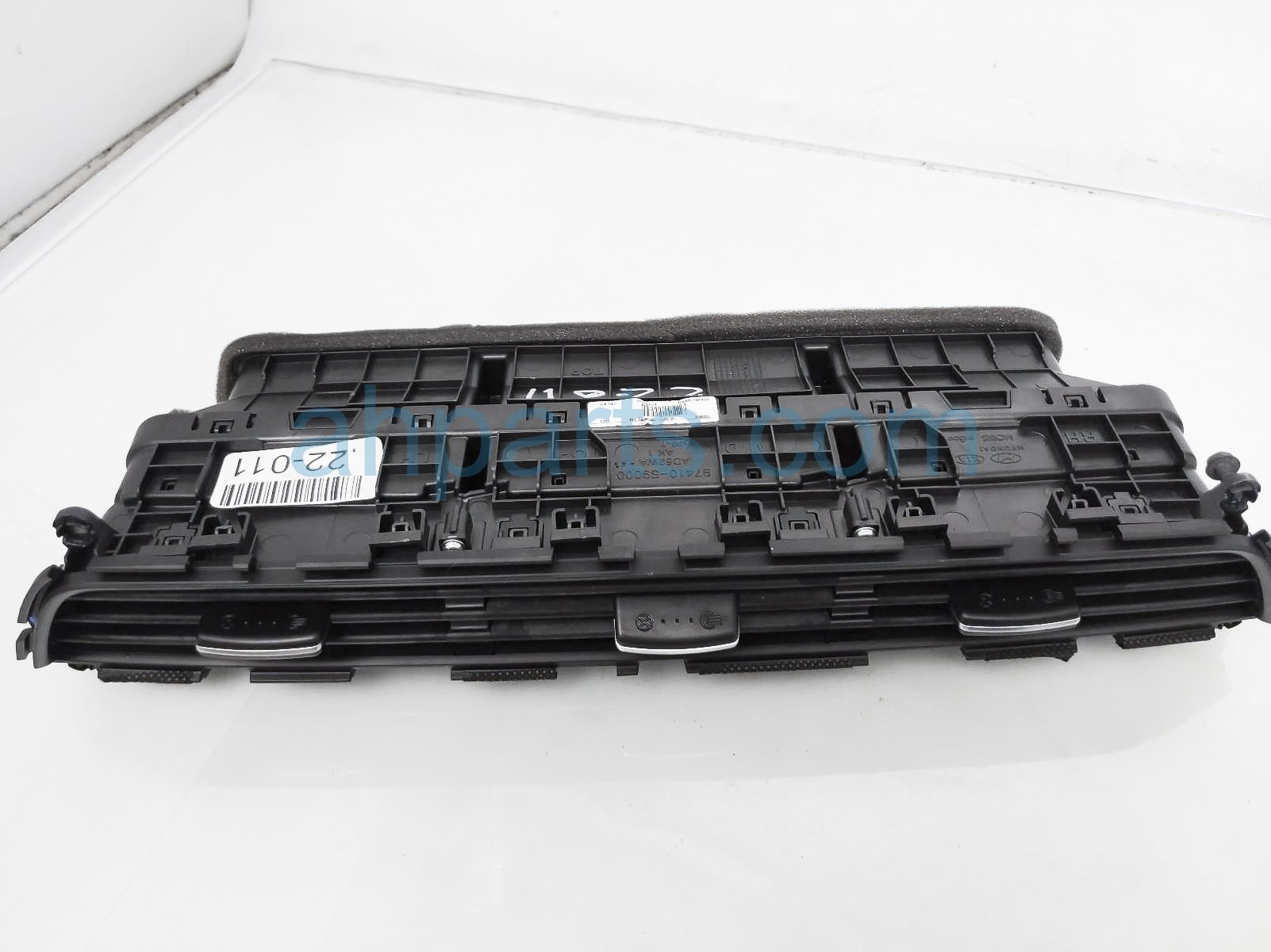 $30 Kia DASH CENTER AIR VENT OUTLET ASSY $30 Kia DASH CENTER AIR VENT OUTLET ASSY