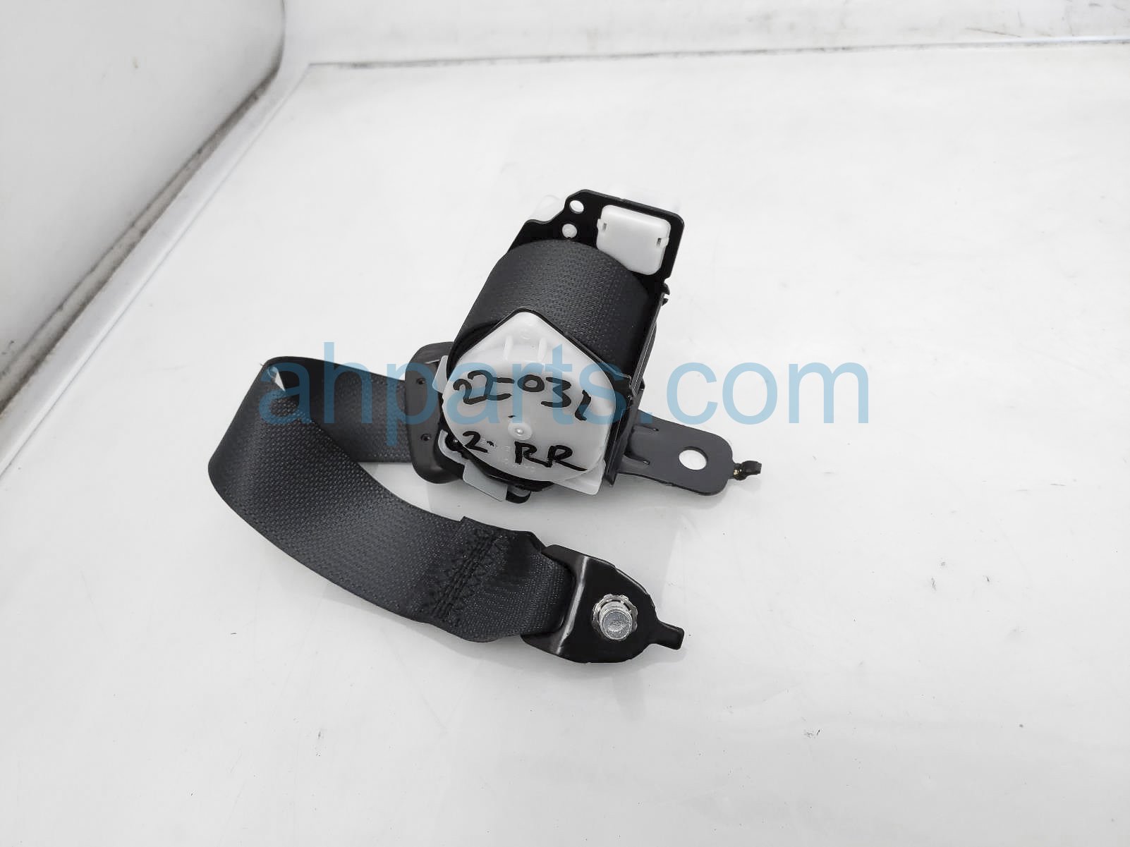 $25 Infiniti 2ND ROW RH SEAT BELT - BLACK $25 Infiniti 2ND ROW RH SEAT BELT - BLACK