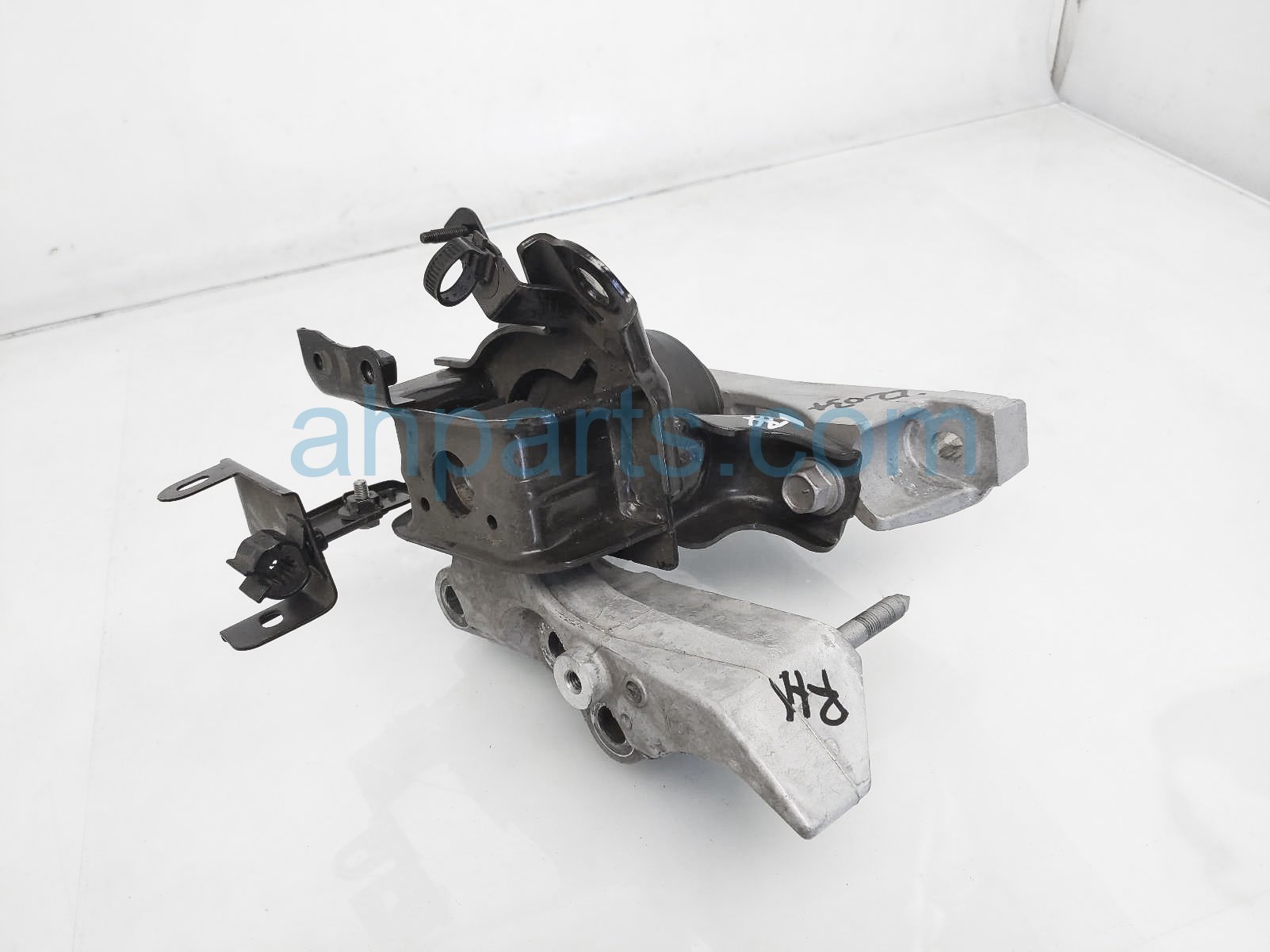 $100 Lexus RH SIDE ENGINE MOUNT $100 Lexus RH SIDE ENGINE MOUNT