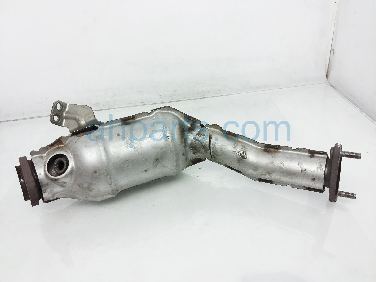 thumbnail interactive-video image 1 of HABC Direct Fit Catalytic Converters For Infiniti Q40 Q50 Q60 2014-2015 – Front Left & Right Pair (15H5485/84) 1 of 4