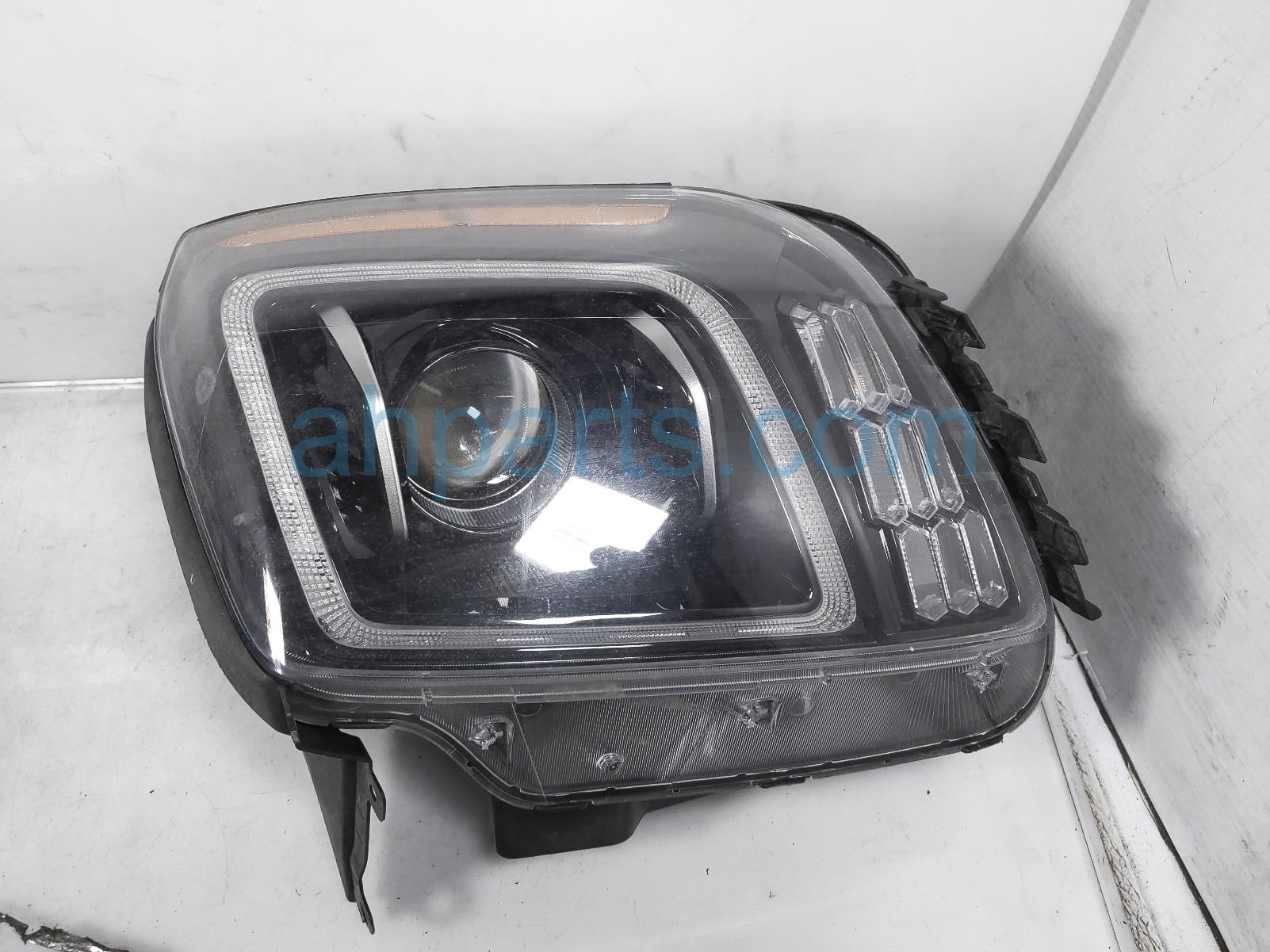 $195 Kia LH HEADLAMP / LIGHT