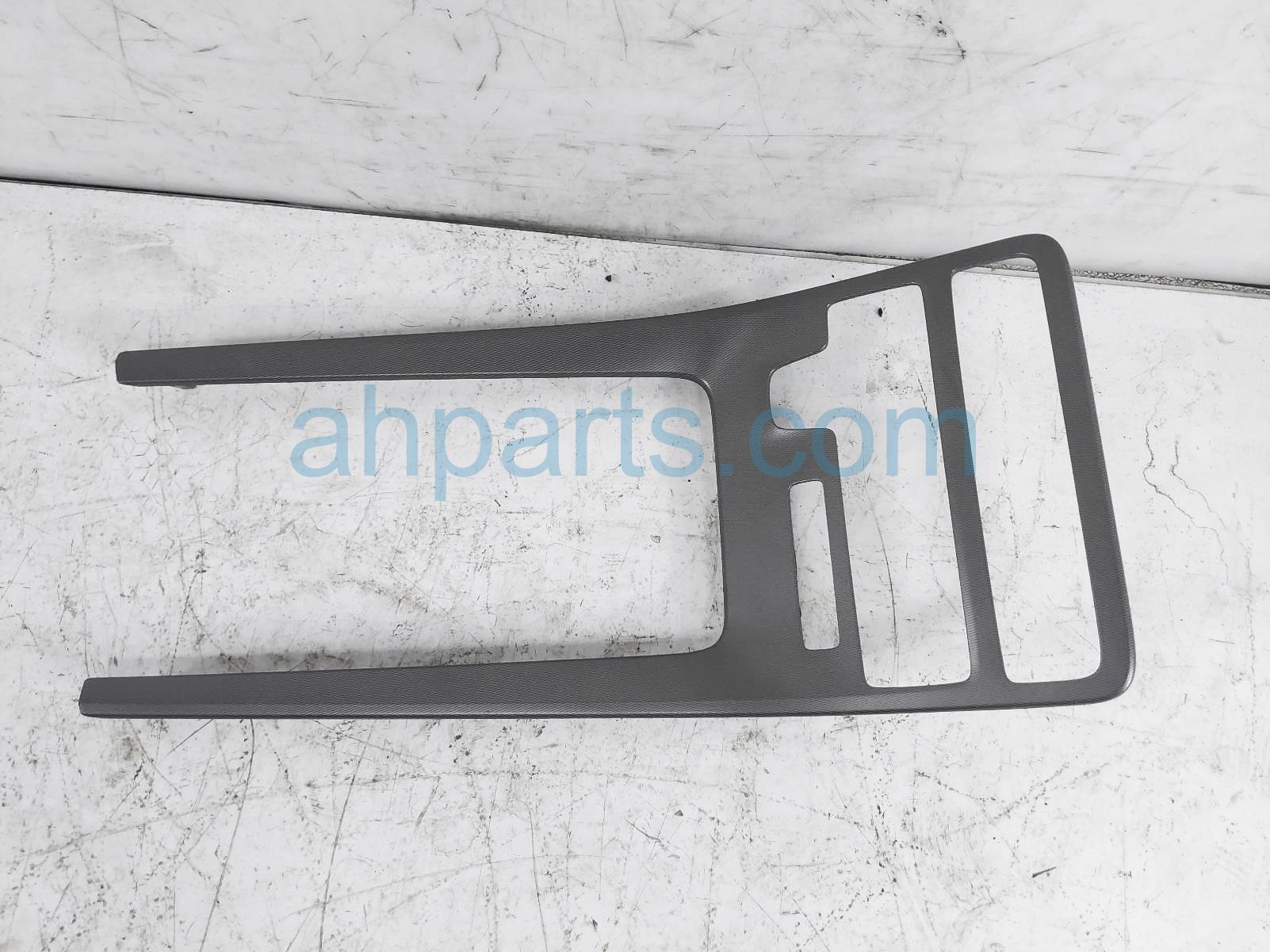 $95 Hyundai CENTER CONSOLE TOP COVER - GREY $95 Hyundai CENTER CONSOLE TOP COVER - GREY