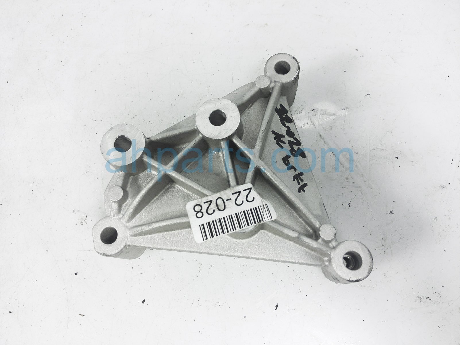 $20 Ford TRANSMISSION MOUNT BRACKET - 2.3L $20 Ford TRANSMISSION MOUNT BRACKET - 2.3L