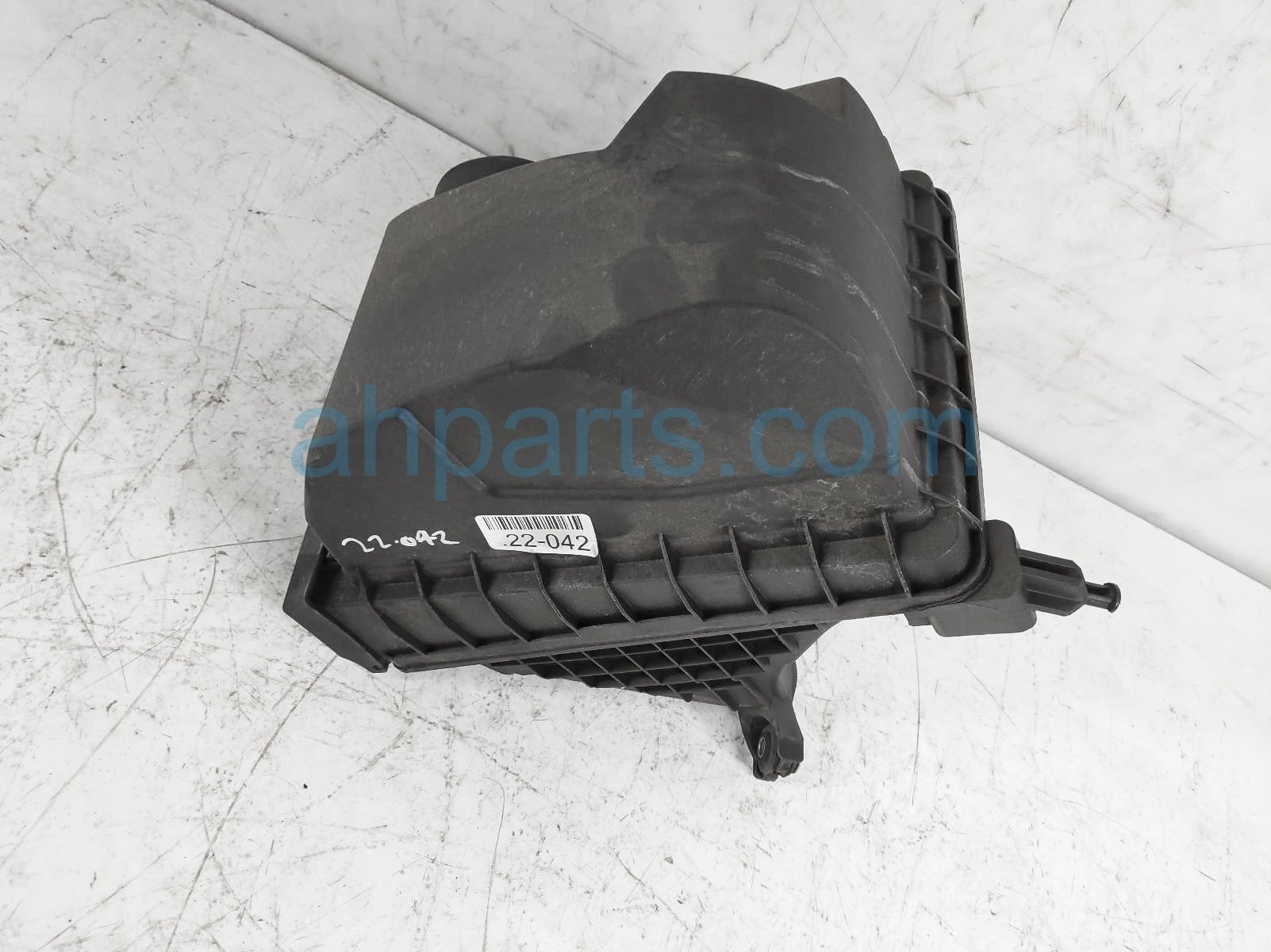 $75 Kia AIR CLEANER INTAKE BOX - 3.8L LX $75 Kia AIR CLEANER INTAKE BOX - 3.8L LX