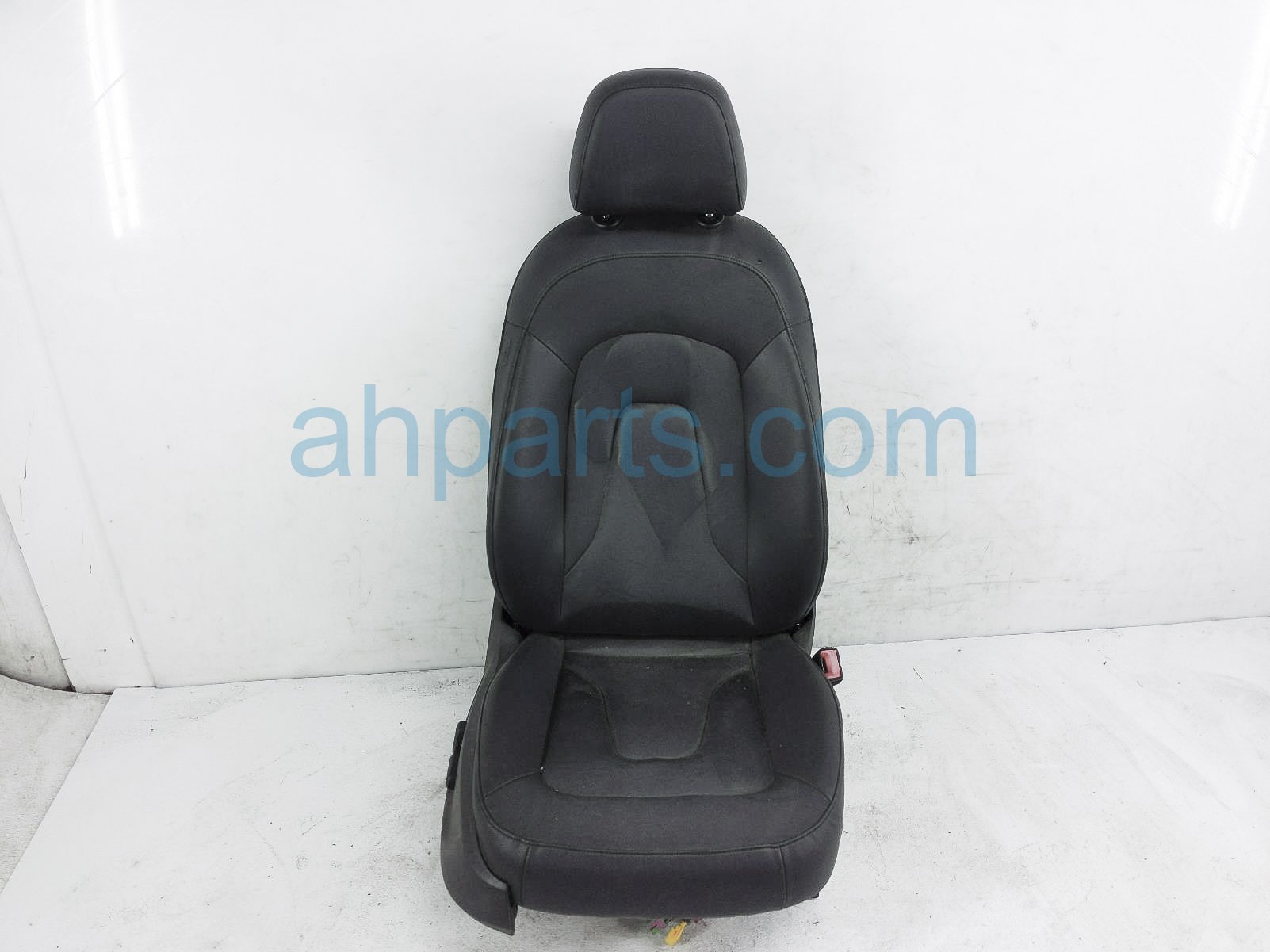 $100 Audi FR/RH SEAT - BLACK LEATHER $100 Audi FR/RH SEAT - BLACK LEATHER