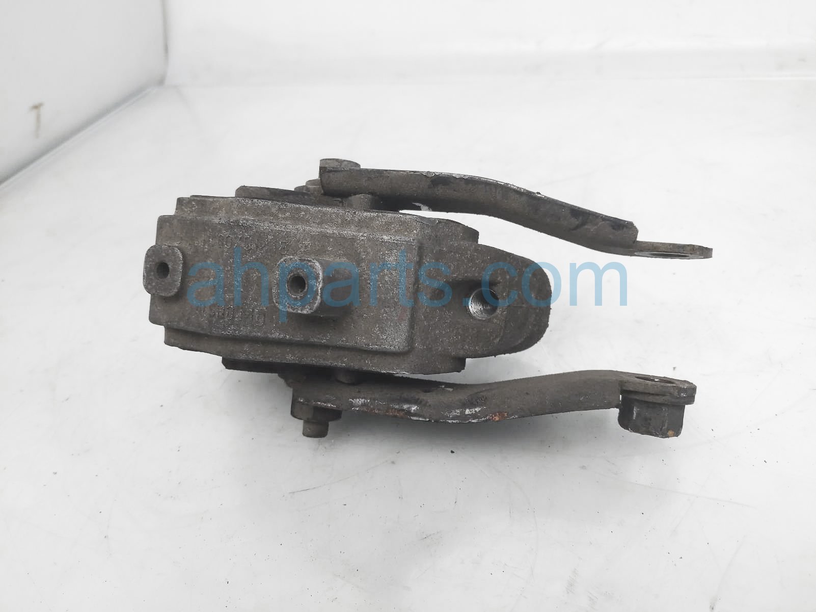 $19 Volvo REAR INSULATOR BUSHING $19 Volvo REAR INSULATOR BUSHING