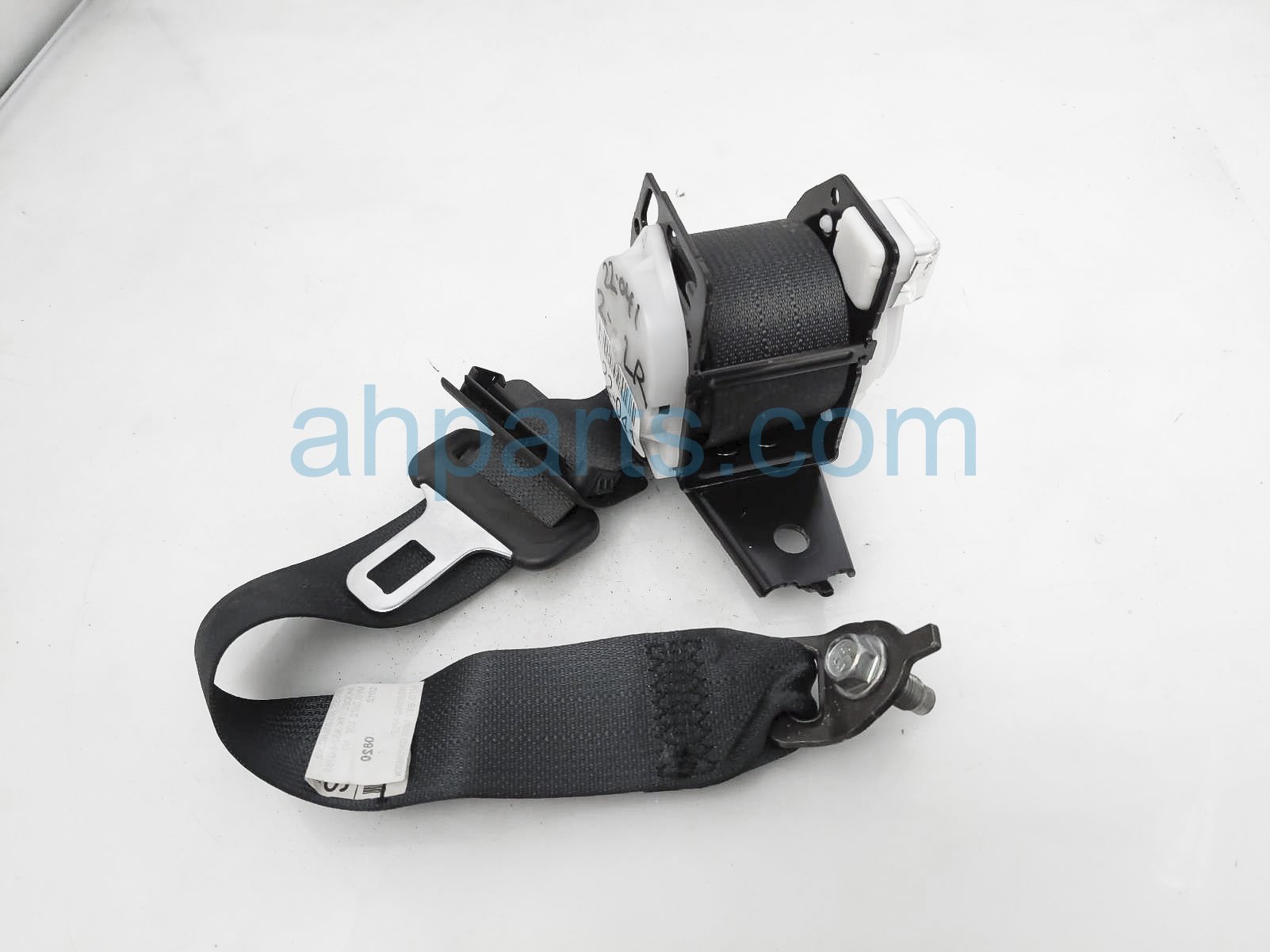 $20 Infiniti 2ND ROW LH SEAT BELT - BLACK